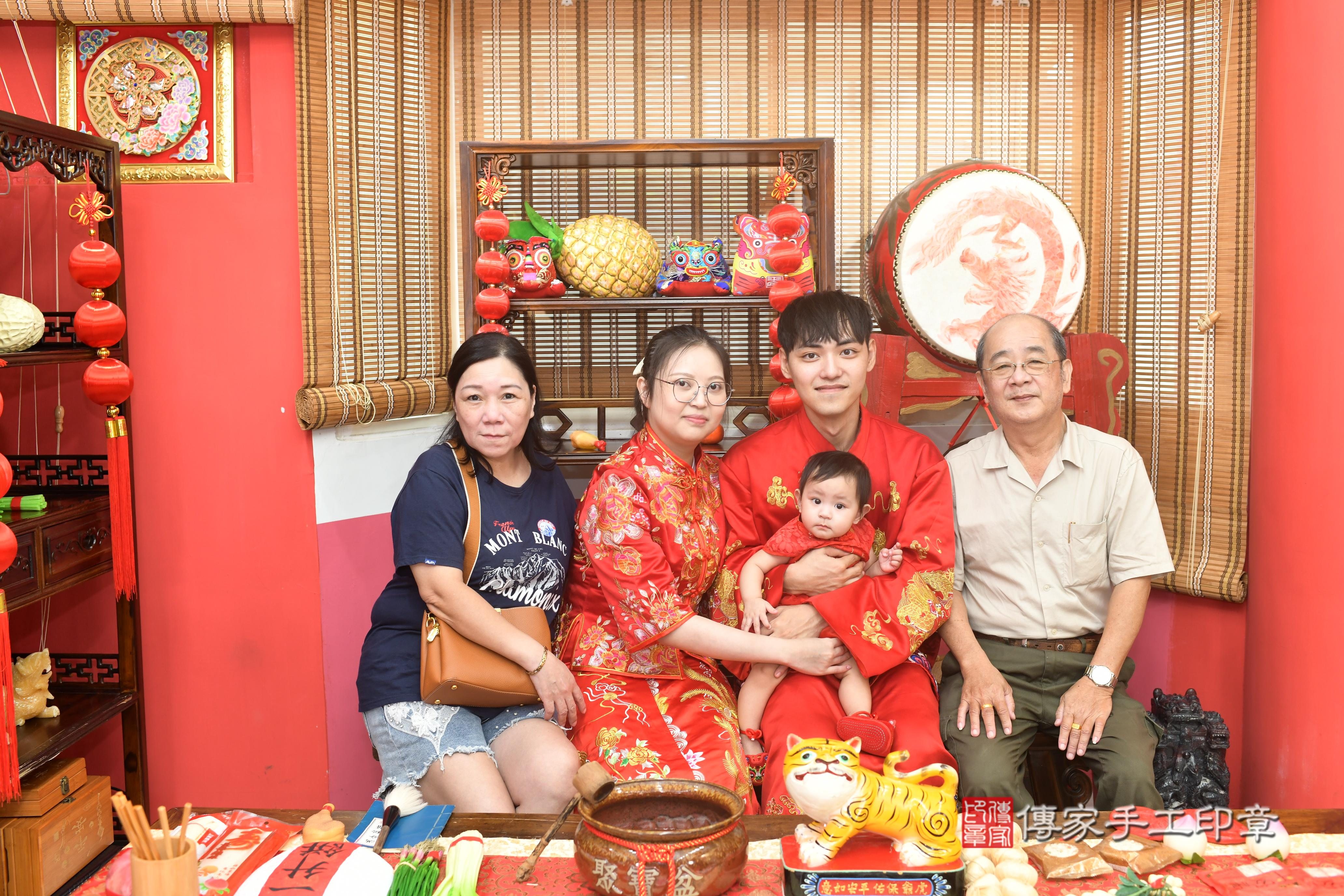 傳家手工印章高雄店、抓周、度脺、中國風會場、傳家嬰兒古禮、吉祥話、抓周道具物品24種、拍照。抓周證書。寶寶抓周、滿周歲、生日快樂、祝福 傳家手工印章高雄店、抓周、度脺、中國風會場、傳家嬰兒古禮、吉祥話、抓周道具物品24種、拍照。抓周證書。寶寶抓周、滿周歲、生日快樂、祝福