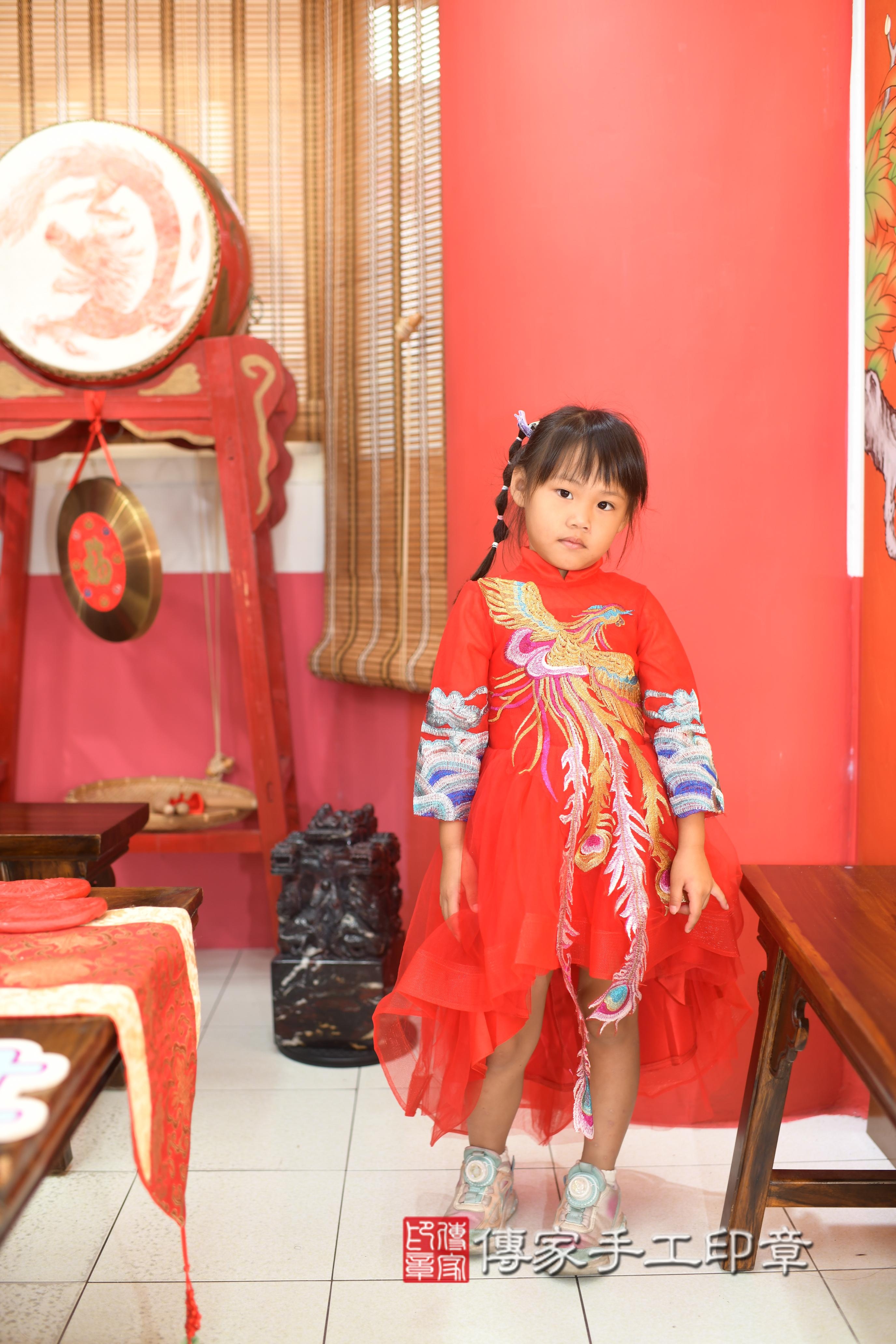 傳家手工印章高雄店、抓周、度脺、中國風會場、傳家嬰兒古禮、吉祥話、抓周道具物品24種、拍照。抓周證書。寶寶抓周、滿周歲、生日快樂、祝福 傳家手工印章高雄店、抓周、度脺、中國風會場、傳家嬰兒古禮、吉祥話、抓周道具物品24種、拍照。抓周證書。寶寶抓周、滿周歲、生日快樂、祝福