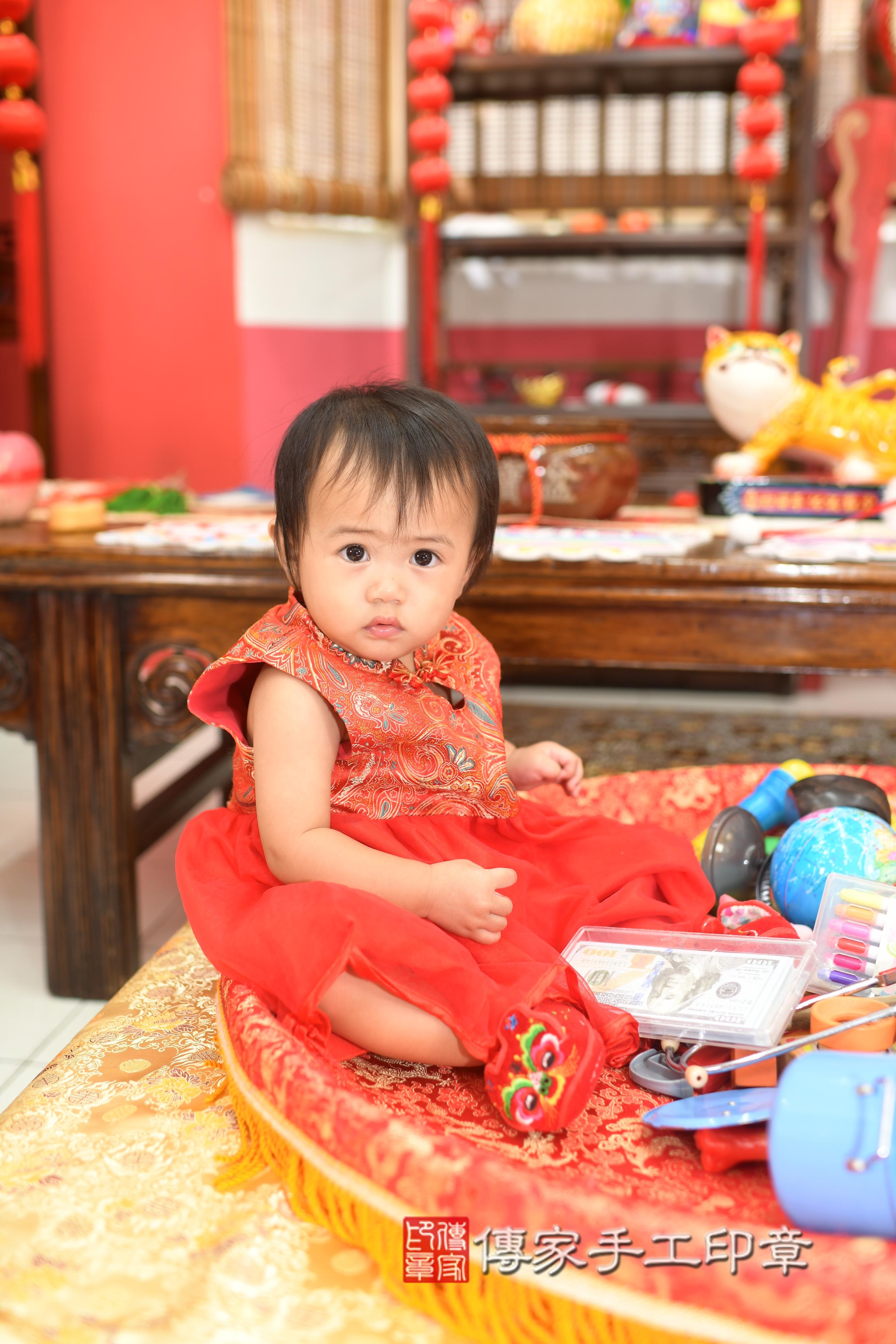 傳家手工印章高雄店、抓周、度脺、中國風會場、傳家嬰兒古禮、吉祥話、抓周道具物品24種、拍照。抓周證書。寶寶抓周、滿周歲、生日快樂、祝福 傳家手工印章高雄店、抓周、度脺、中國風會場、傳家嬰兒古禮、吉祥話、抓周道具物品24種、拍照。抓周證書。寶寶抓周、滿周歲、生日快樂、祝福