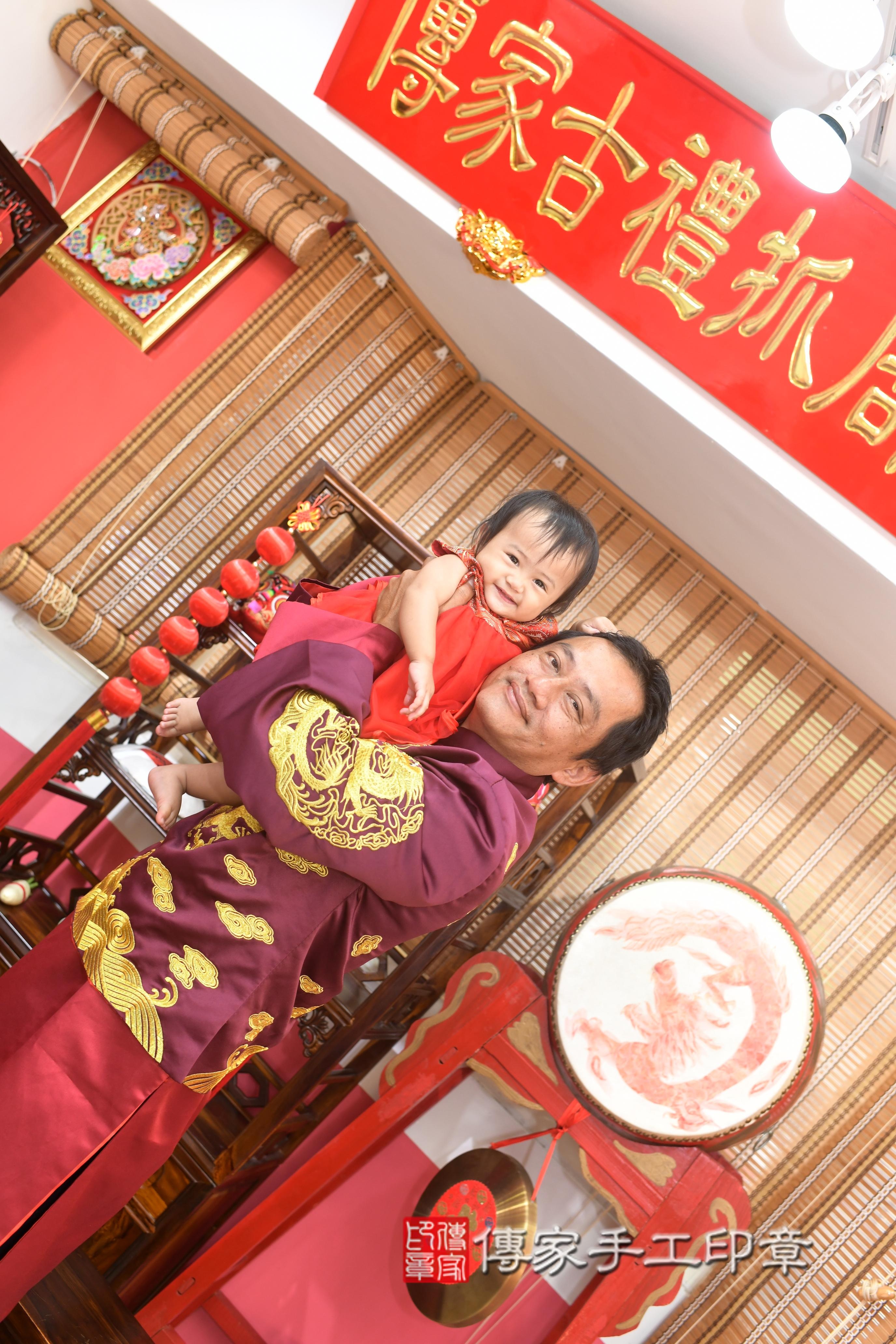 傳家手工印章高雄店、抓周、度脺、中國風會場、傳家嬰兒古禮、吉祥話、抓周道具物品24種、拍照。抓周證書。寶寶抓周、滿周歲、生日快樂、祝福 傳家手工印章高雄店、抓周、度脺、中國風會場、傳家嬰兒古禮、吉祥話、抓周道具物品24種、拍照。抓周證書。寶寶抓周、滿周歲、生日快樂、祝福