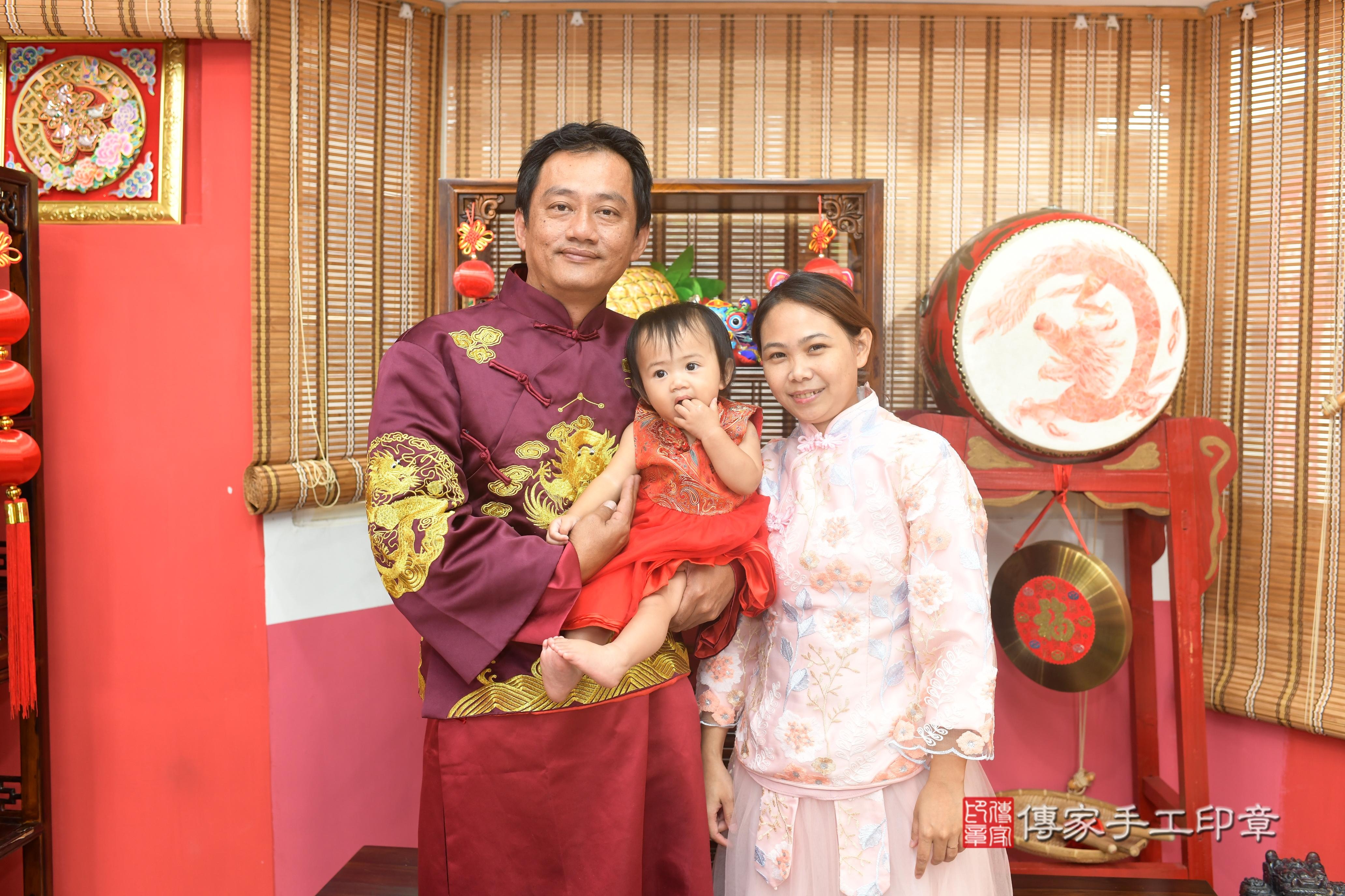 傳家手工印章高雄店、抓周、度脺、中國風會場、傳家嬰兒古禮、吉祥話、抓周道具物品24種、拍照。抓周證書。寶寶抓周、滿周歲、生日快樂、祝福 傳家手工印章高雄店、抓周、度脺、中國風會場、傳家嬰兒古禮、吉祥話、抓周道具物品24種、拍照。抓周證書。寶寶抓周、滿周歲、生日快樂、祝福