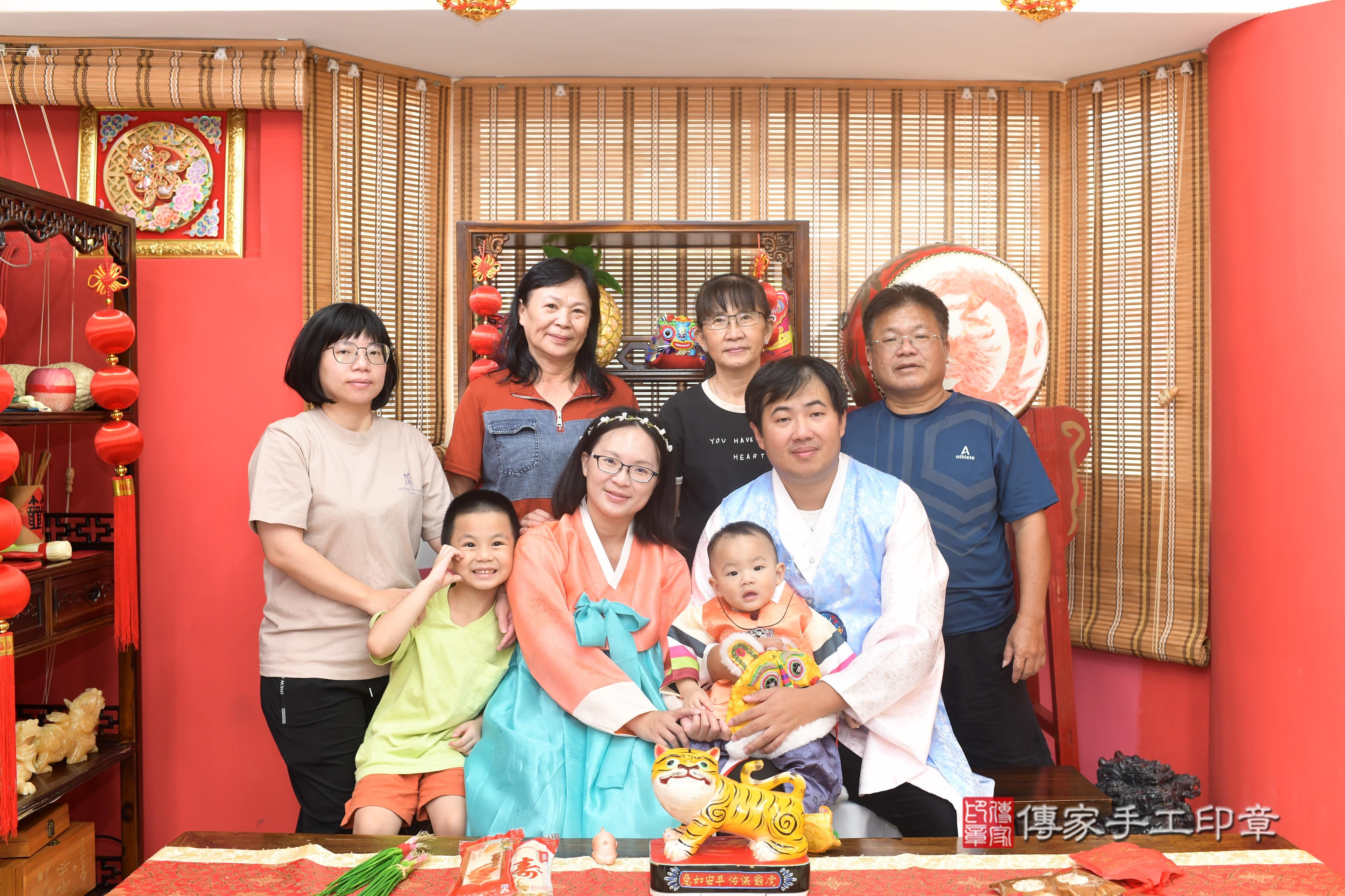 傳家手工印章高雄店、抓周、度脺、中國風會場、傳家嬰兒古禮、吉祥話、抓周道具物品24種、拍照。抓周證書。寶寶抓周、滿周歲、生日快樂、祝福 傳家手工印章高雄店、抓周、度脺、中國風會場、傳家嬰兒古禮、吉祥話、抓周道具物品24種、拍照。抓周證書。寶寶抓周、滿周歲、生日快樂、祝福