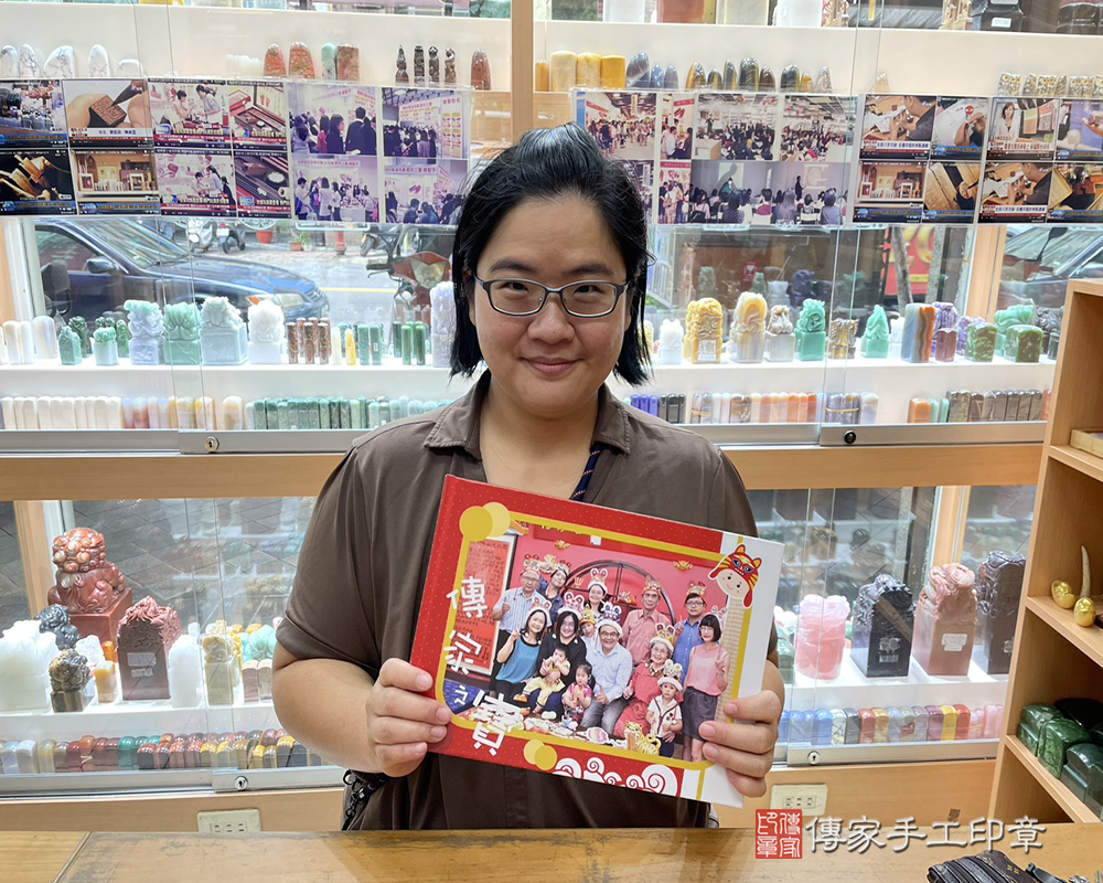 新北市中和區翔翔寶貝抓周推薦：傳家新北店抓周度脺中國風會場，嬰兒古禮抓周流程儀式吉祥話、抓周道具物品24種、拍照。抓周證書。2025.10.27