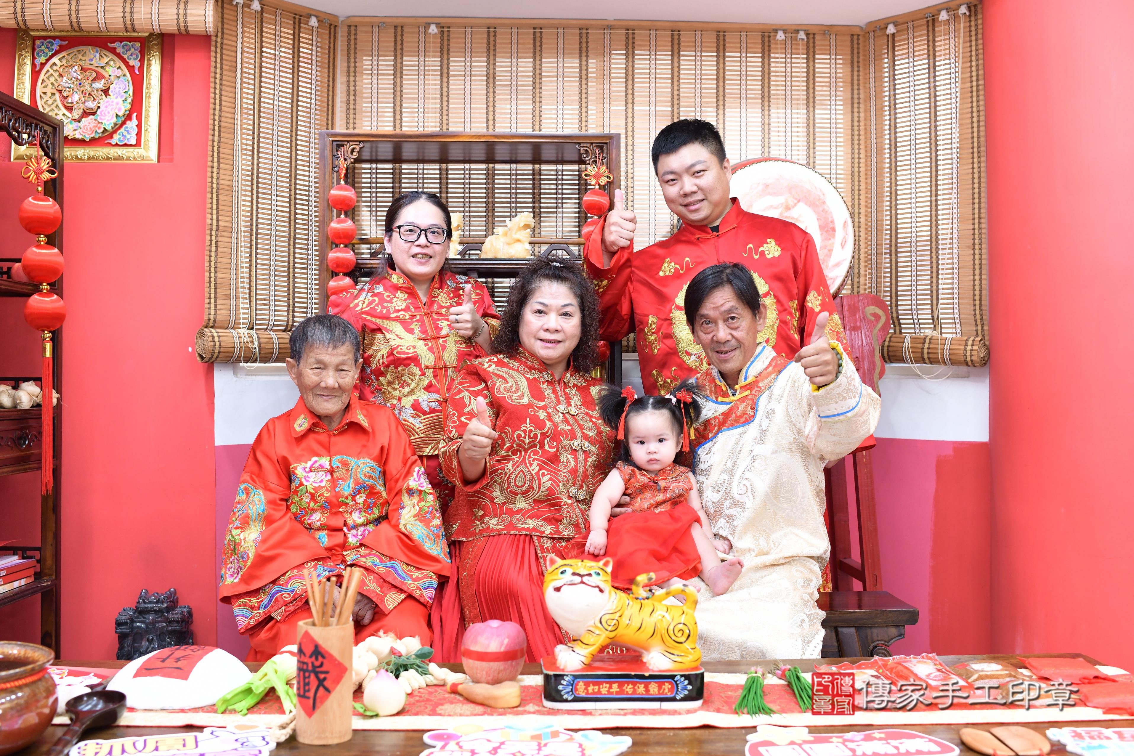 傳家手工印章高雄店、抓周、度脺、中國風會場、傳家嬰兒古禮、吉祥話、抓周道具物品24種、拍照。抓周證書。寶寶抓周、滿周歲、生日快樂、祝福 傳家手工印章高雄店、抓周、度脺、中國風會場、傳家嬰兒古禮、吉祥話、抓周道具物品24種、拍照。抓周證書。寶寶抓周、滿周歲、生日快樂、祝福