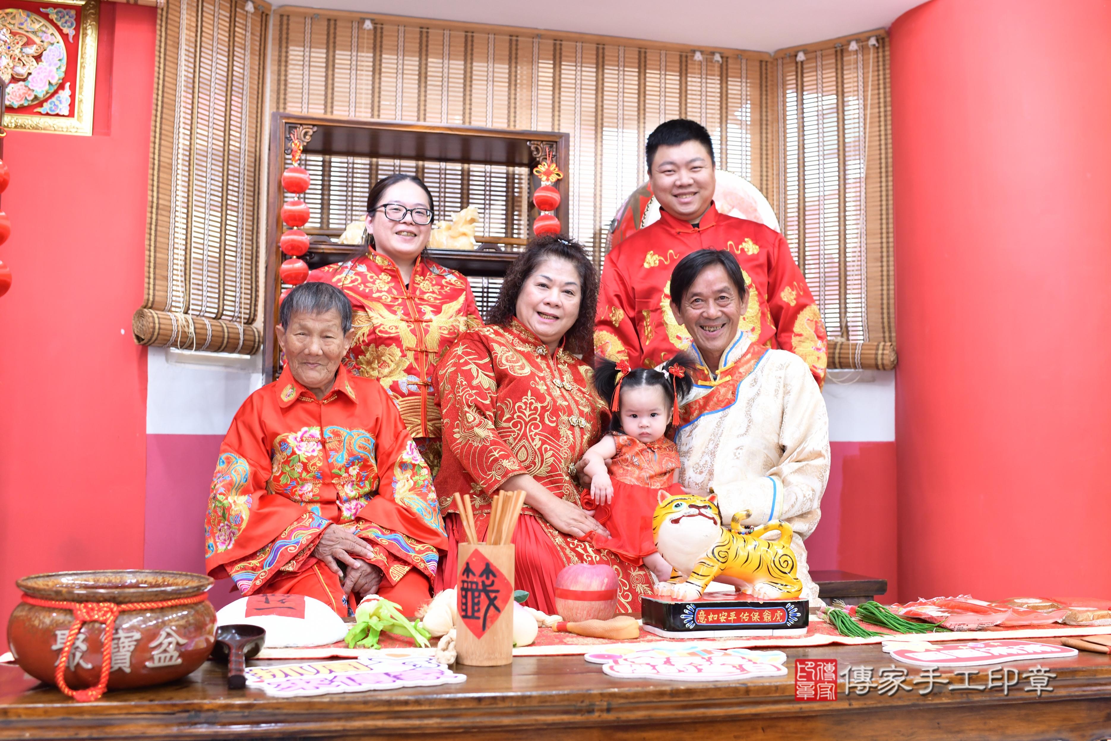 傳家手工印章高雄店、抓周、度脺、中國風會場、傳家嬰兒古禮、吉祥話、抓周道具物品24種、拍照。抓周證書。寶寶抓周、滿周歲、生日快樂、祝福 傳家手工印章高雄店、抓周、度脺、中國風會場、傳家嬰兒古禮、吉祥話、抓周道具物品24種、拍照。抓周證書。寶寶抓周、滿周歲、生日快樂、祝福