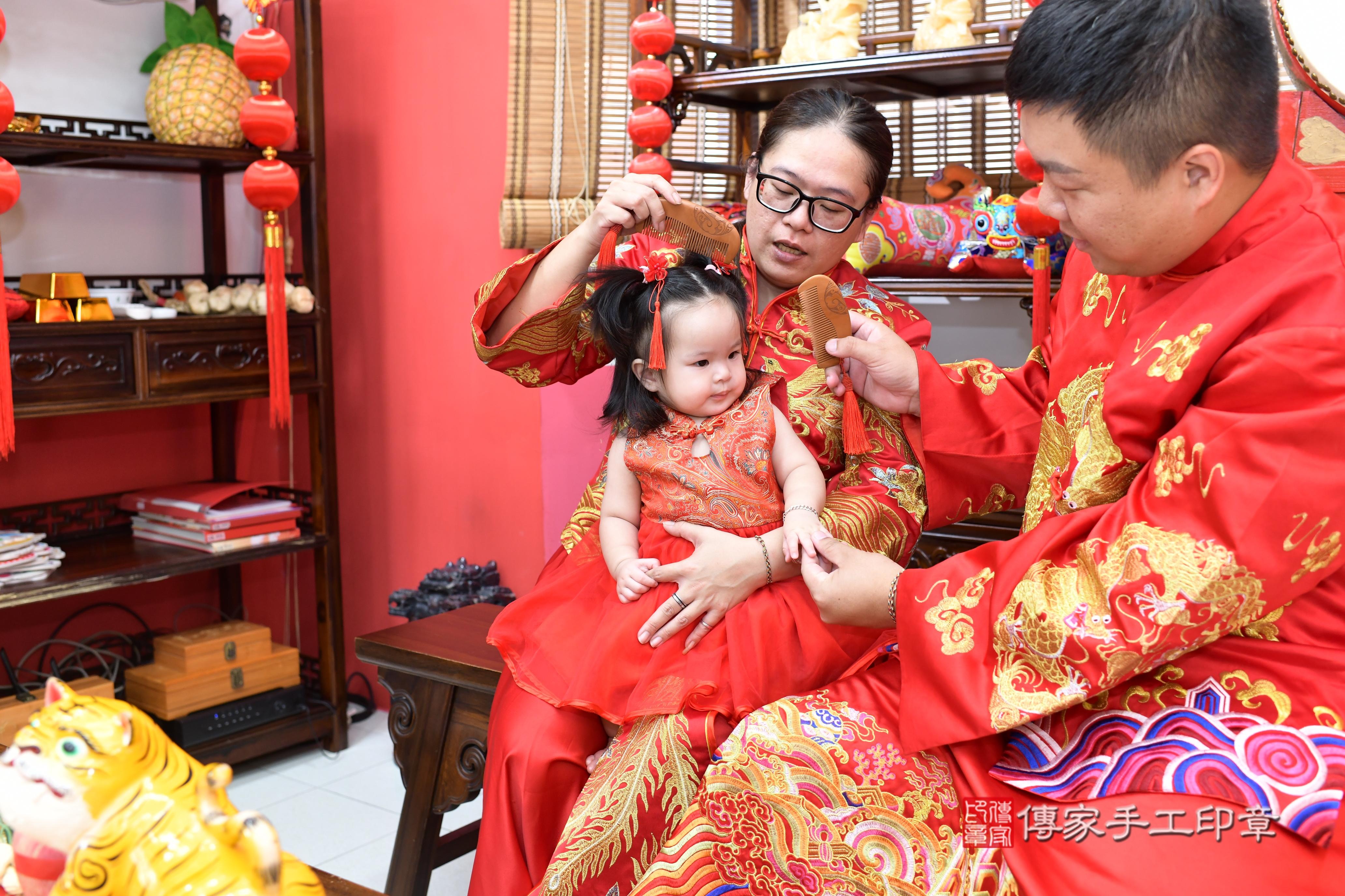 傳家手工印章高雄店、抓周、度脺、中國風會場、傳家嬰兒古禮、吉祥話、抓周道具物品24種、拍照。抓周證書。寶寶抓周、滿周歲、生日快樂、祝福 傳家手工印章高雄店、抓周、度脺、中國風會場、傳家嬰兒古禮、吉祥話、抓周道具物品24種、拍照。抓周證書。寶寶抓周、滿周歲、生日快樂、祝福