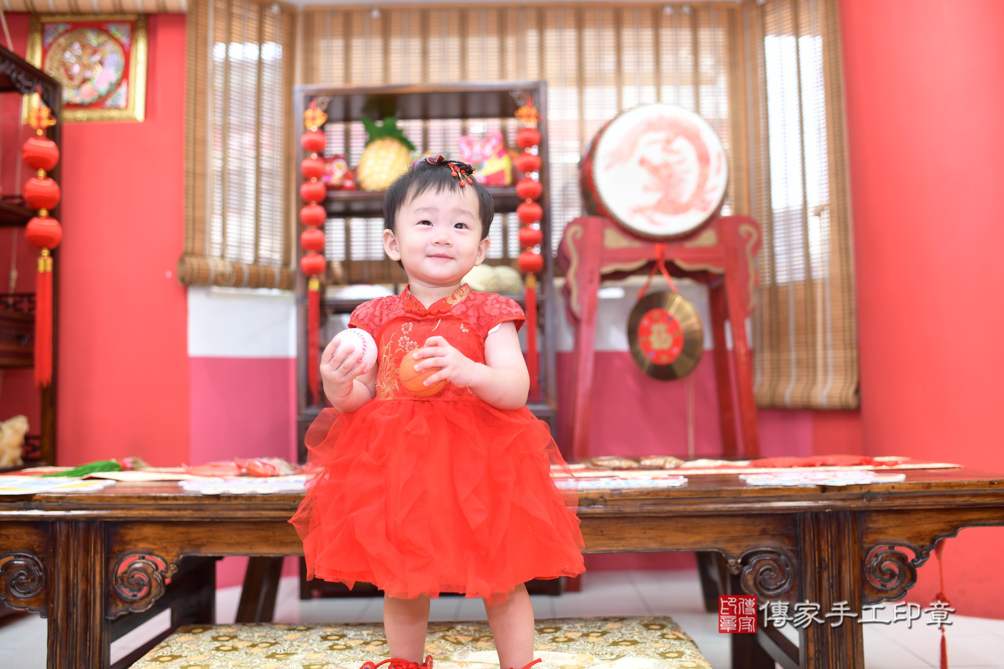 傳家手工印章高雄店、抓周、度脺、美式風會場、傳家嬰兒古禮、吉祥話、抓周道具物品24種、拍照。抓周證書。寶寶抓周、滿周歲、生日快樂、祝福 傳家手工印章高雄店、抓周、度脺、美式風會場、傳家嬰兒古禮、吉祥話、抓周道具物品24種、拍照。抓周證書。寶寶抓周、滿周歲、生日快樂、祝福