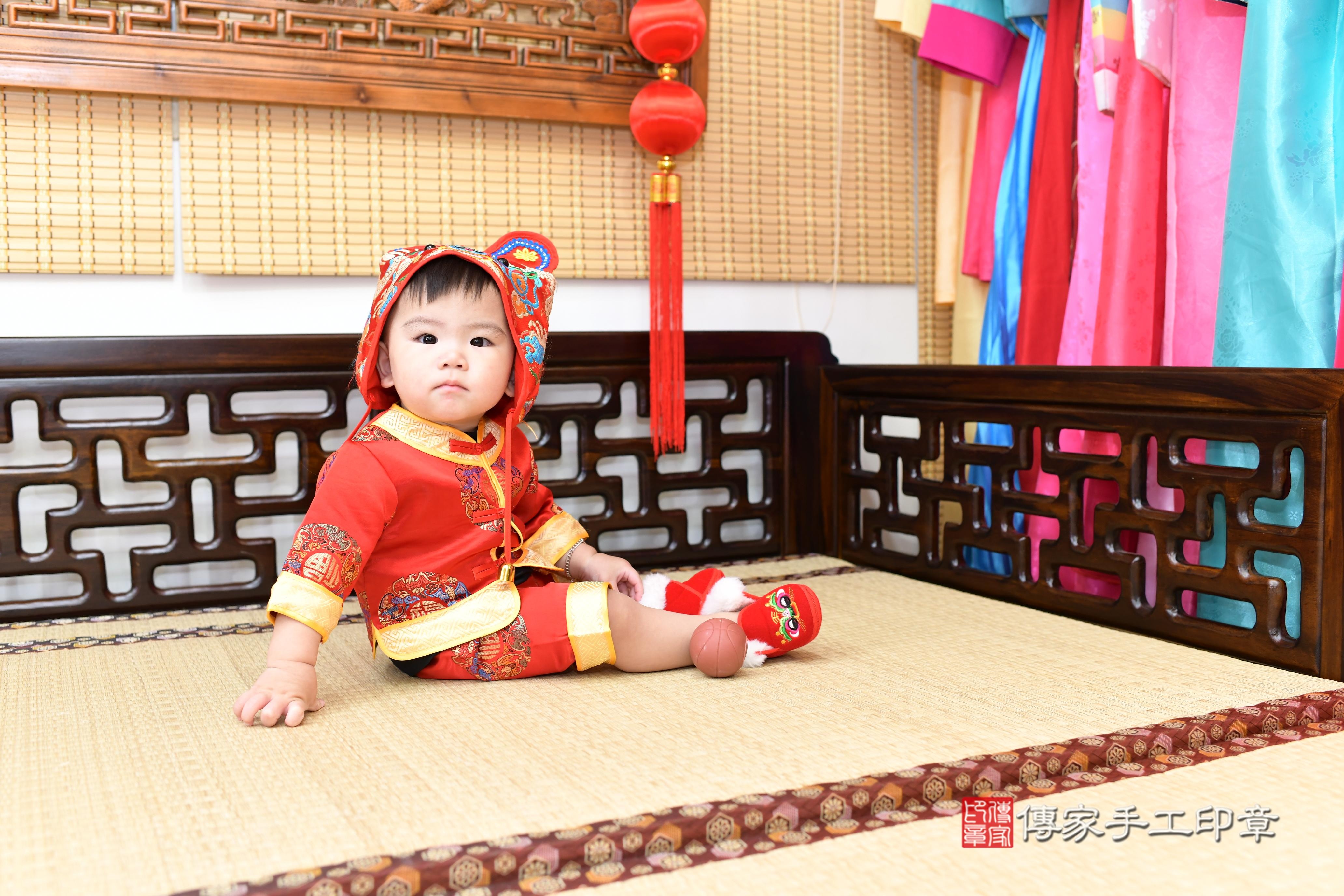 傳家手工印章高雄店、抓周、度脺、中國風會場、傳家嬰兒古禮、吉祥話、抓周道具物品24種、拍照。抓周證書。寶寶抓周、滿周歲、生日快樂、祝福 傳家手工印章高雄店、抓周、度脺、中國風會場、傳家嬰兒古禮、吉祥話、抓周道具物品24種、拍照。抓周證書。寶寶抓周、滿周歲、生日快樂、祝福