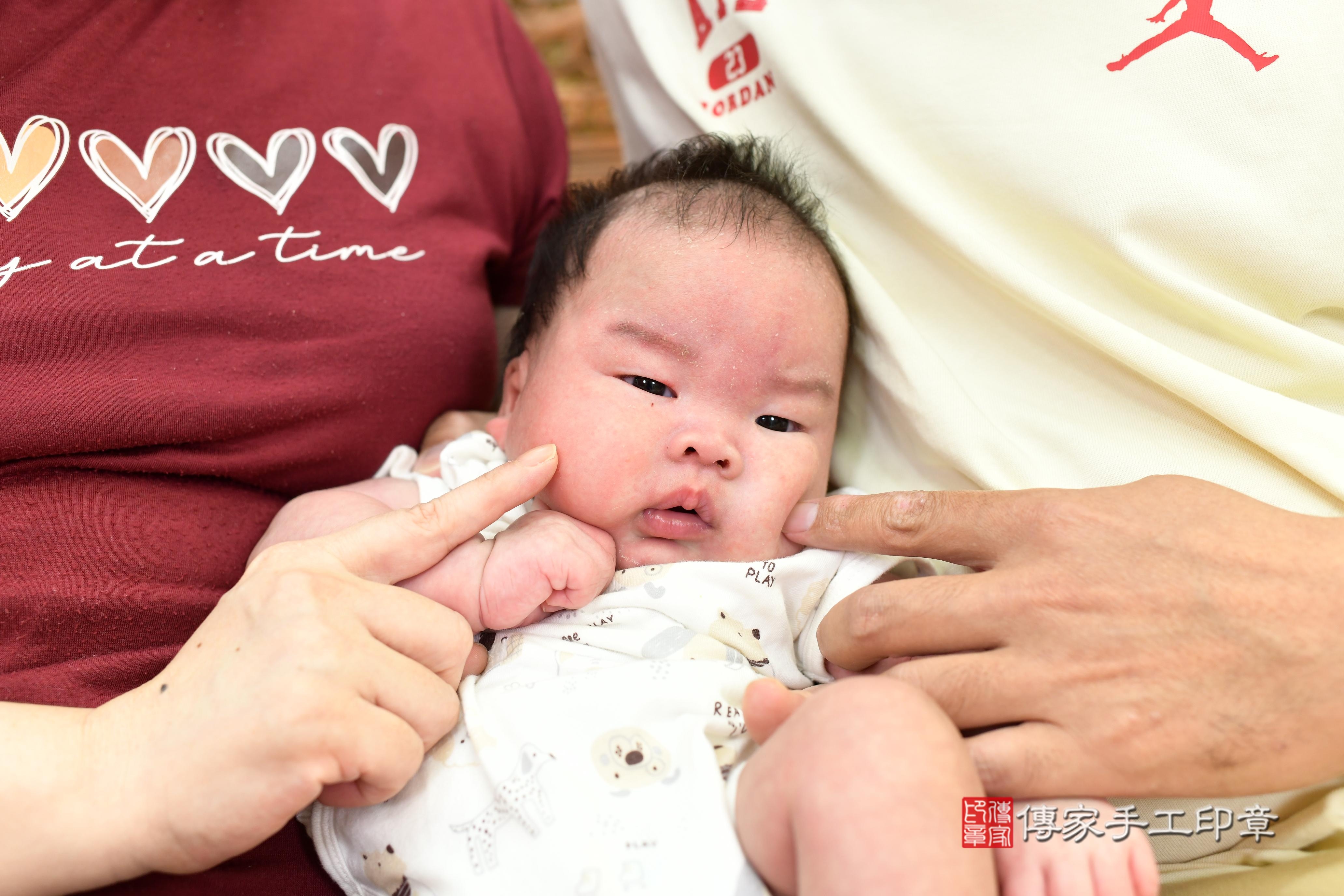 傳家手工印章台南店、剃頭、中國風會場、傳家嬰兒古禮、吉祥話、抓周道具物品24種、拍照。抓周證書。寶寶抓周、滿周歲、生日快樂、祝福