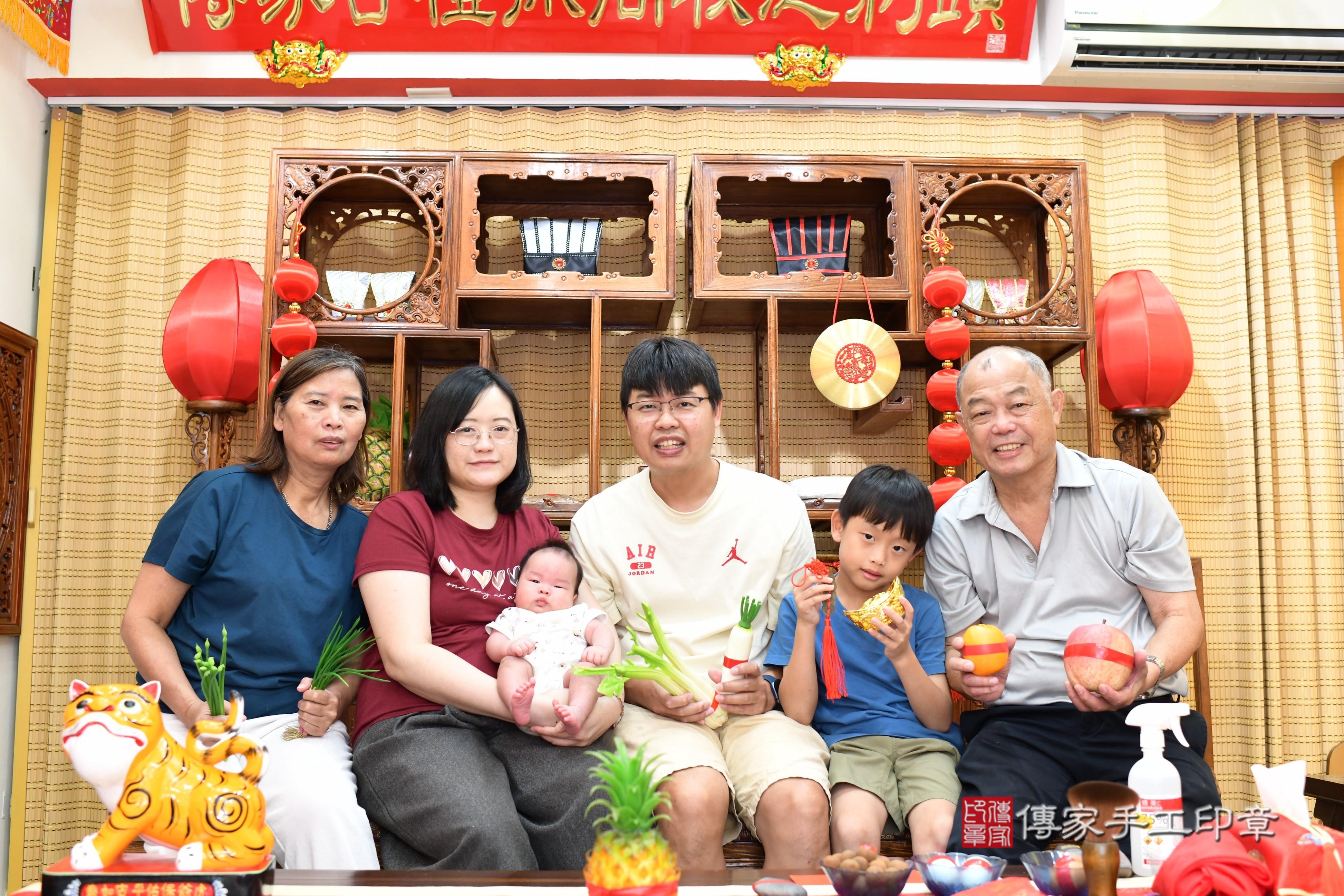 傳家手工印章台南店、剃頭、中國風會場、傳家嬰兒古禮、吉祥話、抓周道具物品24種、拍照。抓周證書。寶寶抓周、滿周歲、生日快樂、祝福