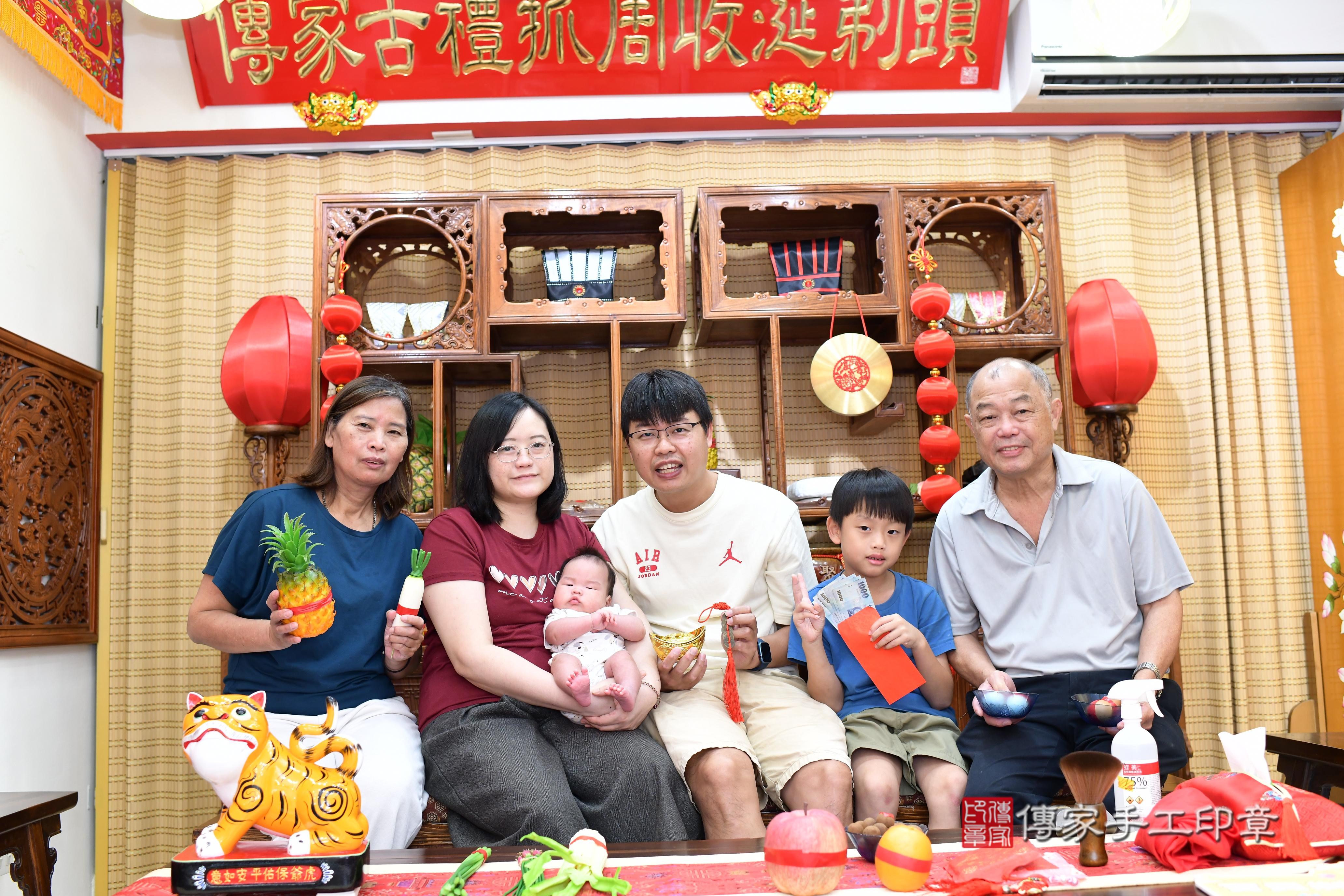 傳家手工印章台南店、剃頭、中國風會場、傳家嬰兒古禮、吉祥話、抓周道具物品24種、拍照。抓周證書。寶寶抓周、滿周歲、生日快樂、祝福