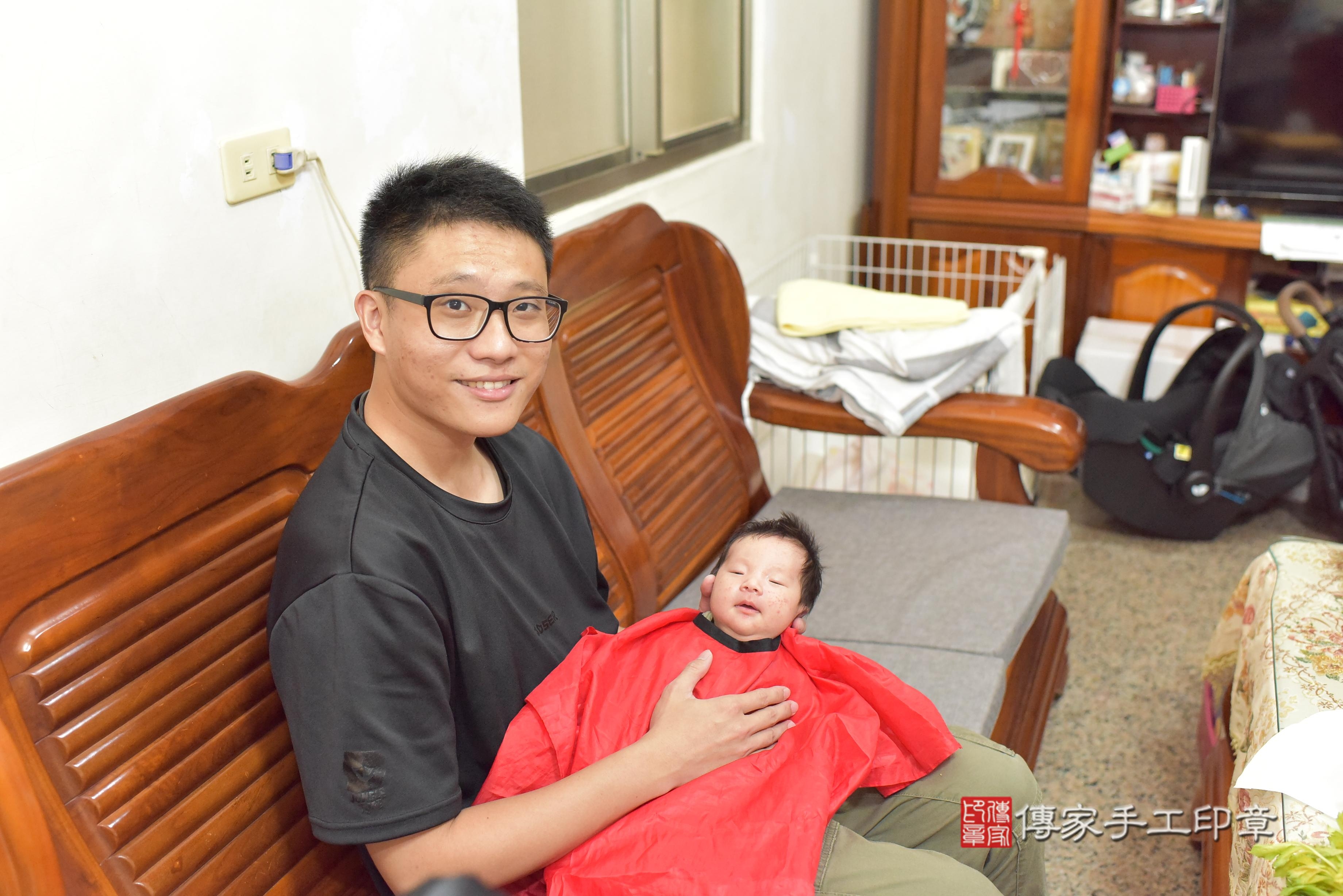 傳家手工印章台南店、剃頭、中國風會場、傳家嬰兒古禮、吉祥話、抓周道具物品24種、拍照。抓周證書。寶寶抓周、滿周歲、生日快樂、祝福 傳家手工印章台南店、剃頭、中國風會場、傳家嬰兒古禮、吉祥話、抓周道具物品24種、拍照。抓周證書。寶寶抓周、滿周歲、生日快樂、祝福