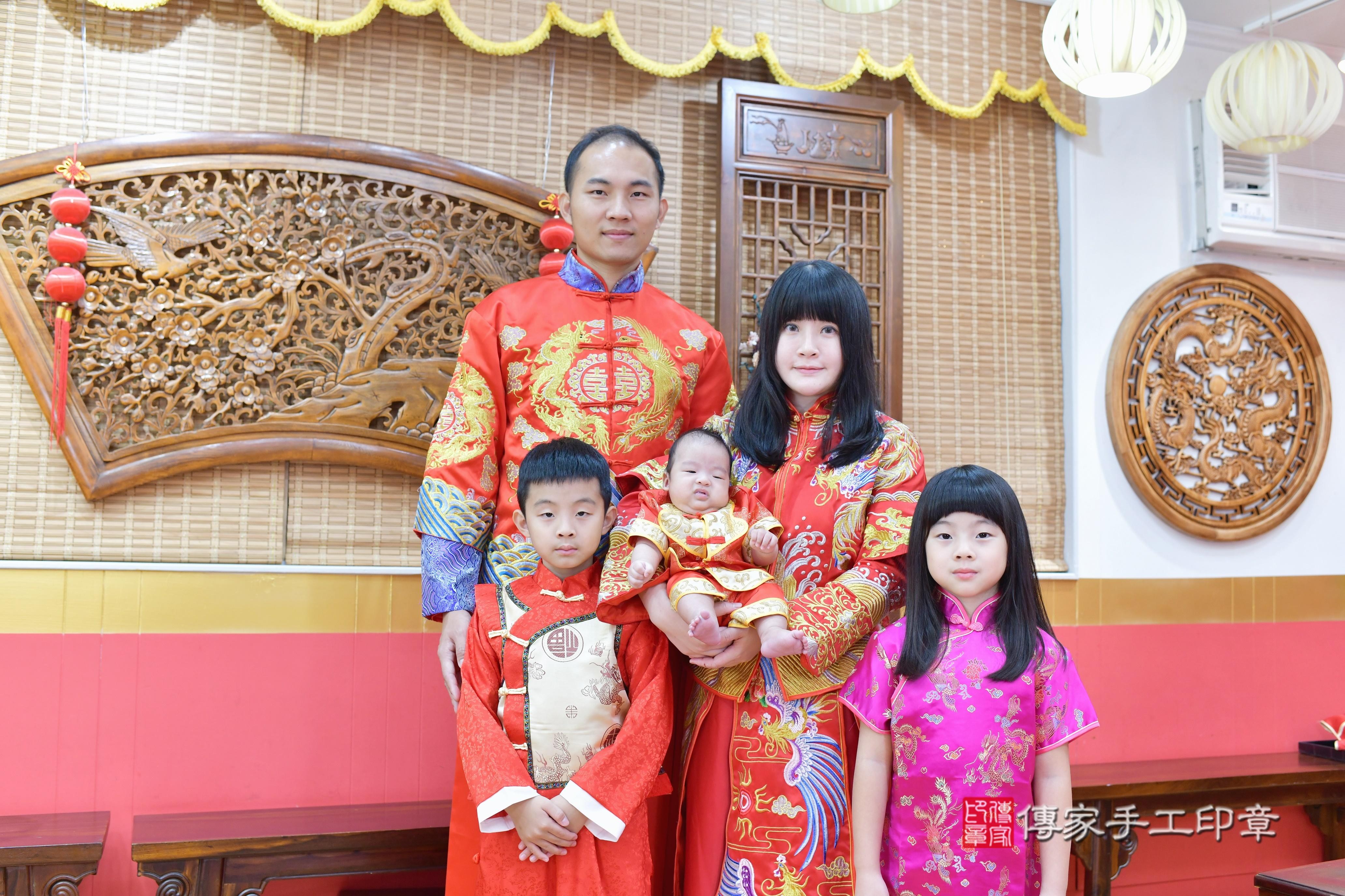 傳家手工印章桃園店、剃頭、中國風會場、傳家嬰兒古禮、吉祥話、抓周道具物品24種、拍照。抓周證書。寶寶抓周、滿周歲、生日快樂、祝福 傳家手工印章桃園店、剃頭、中國風會場、傳家嬰兒古禮、吉祥話、抓周道具物品24種、拍照。抓周證書。寶寶抓周、滿周歲、生日快樂、祝福