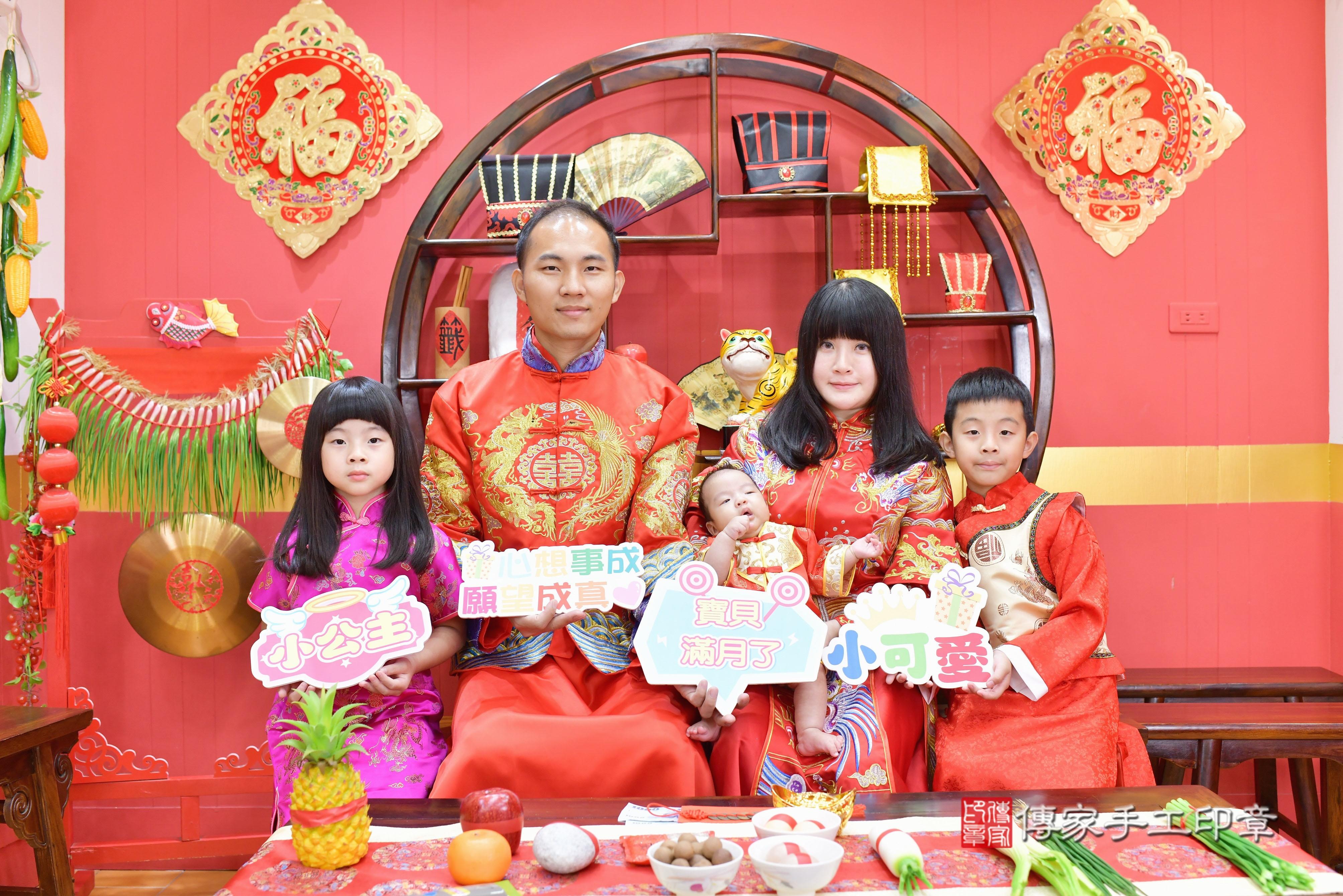 傳家手工印章桃園店、剃頭、中國風會場、傳家嬰兒古禮、吉祥話、抓周道具物品24種、拍照。抓周證書。寶寶抓周、滿周歲、生日快樂、祝福 傳家手工印章桃園店、剃頭、中國風會場、傳家嬰兒古禮、吉祥話、抓周道具物品24種、拍照。抓周證書。寶寶抓周、滿周歲、生日快樂、祝福