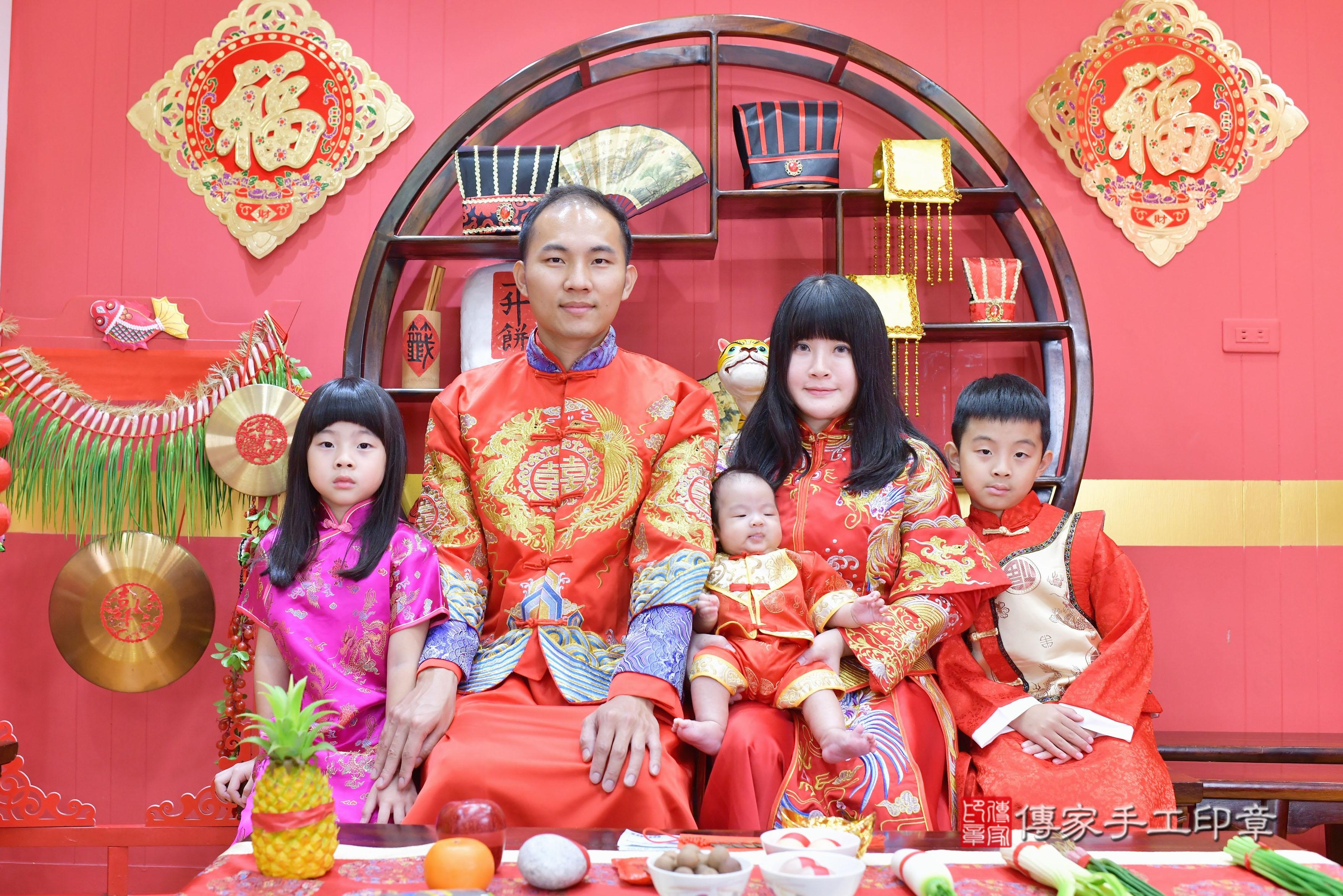 傳家手工印章桃園店、剃頭、中國風會場、傳家嬰兒古禮、吉祥話、抓周道具物品24種、拍照。抓周證書。寶寶抓周、滿周歲、生日快樂、祝福 傳家手工印章桃園店、剃頭、中國風會場、傳家嬰兒古禮、吉祥話、抓周道具物品24種、拍照。抓周證書。寶寶抓周、滿周歲、生日快樂、祝福