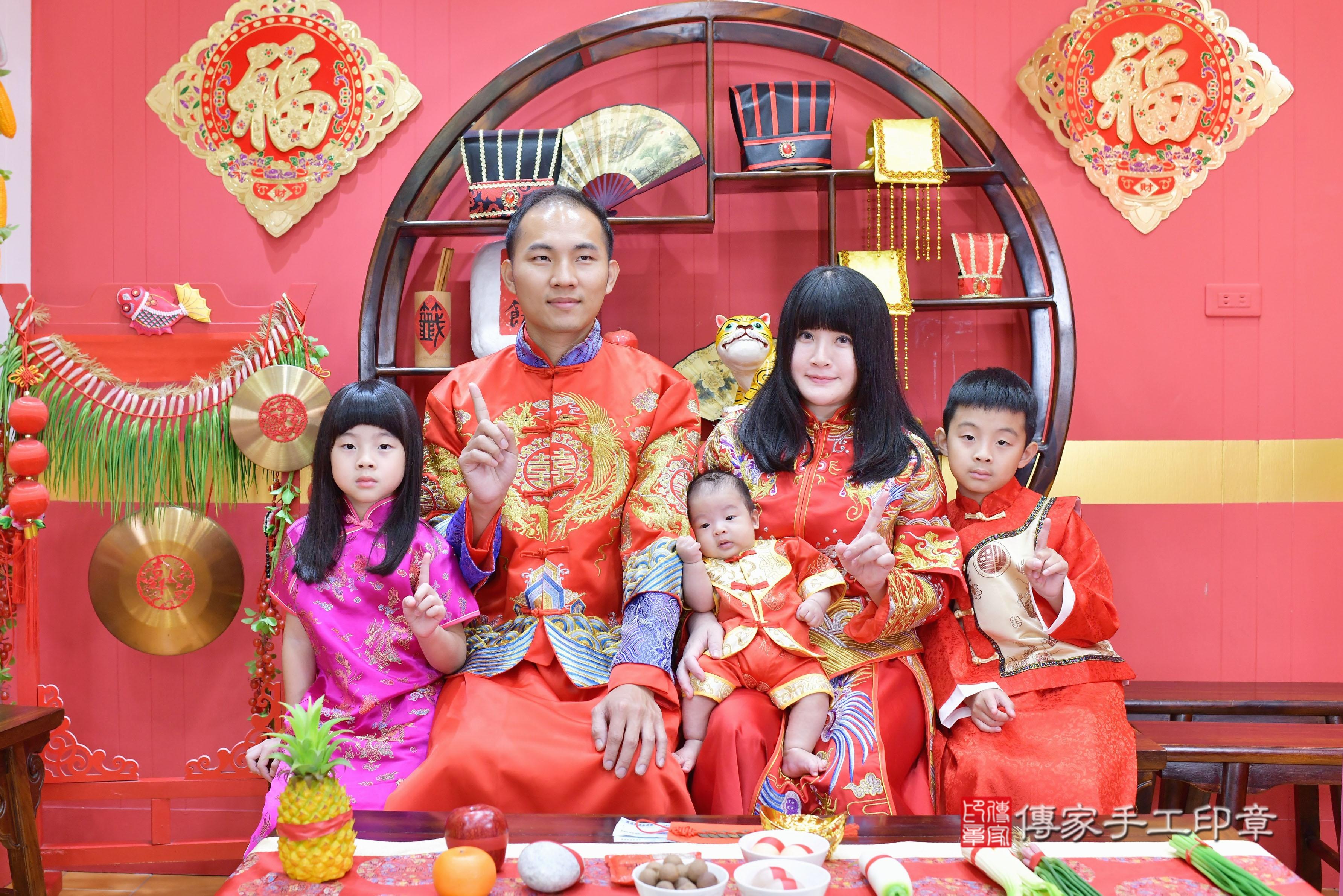 傳家手工印章桃園店、剃頭、中國風會場、傳家嬰兒古禮、吉祥話、抓周道具物品24種、拍照。抓周證書。寶寶抓周、滿周歲、生日快樂、祝福 傳家手工印章桃園店、剃頭、中國風會場、傳家嬰兒古禮、吉祥話、抓周道具物品24種、拍照。抓周證書。寶寶抓周、滿周歲、生日快樂、祝福