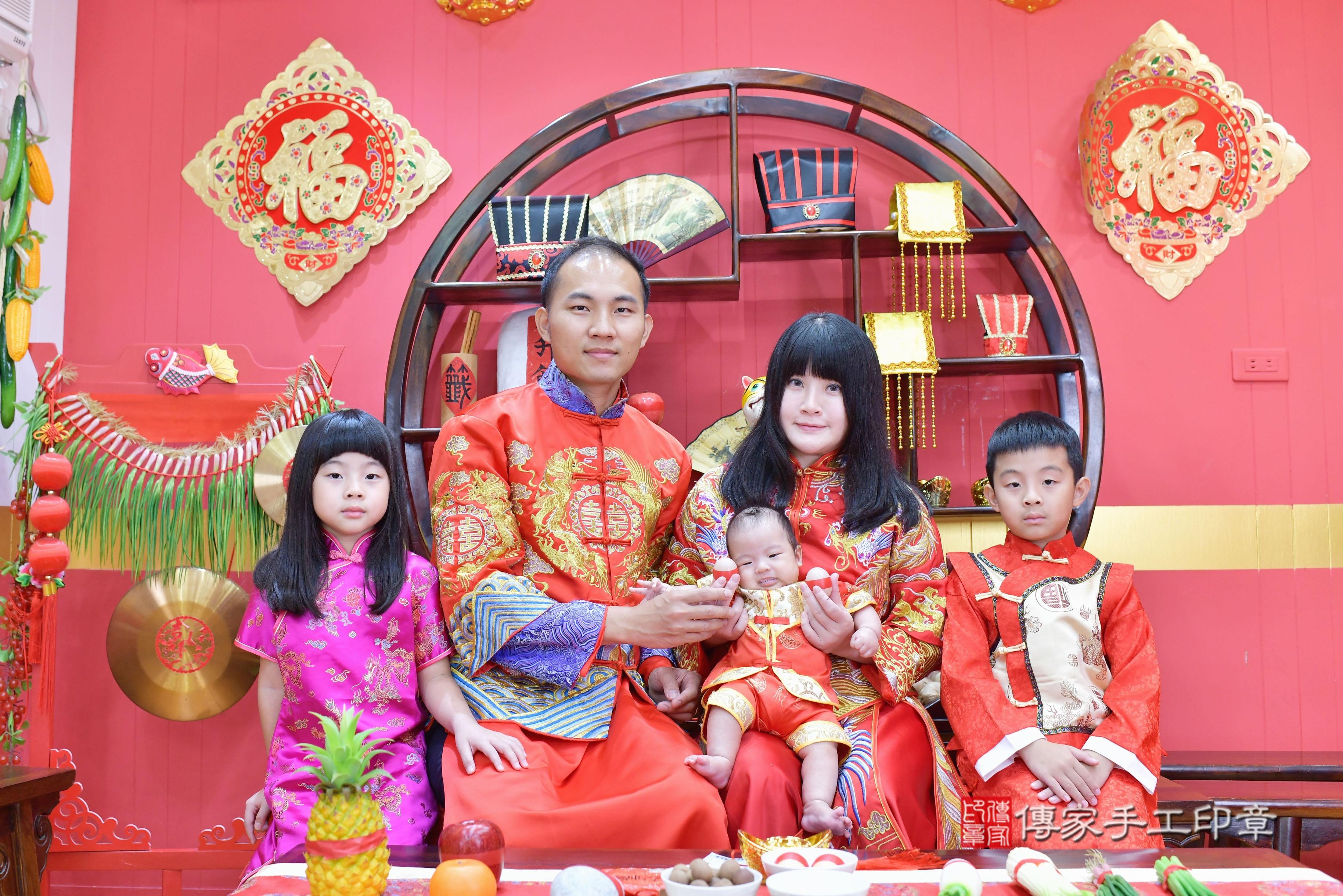 傳家手工印章桃園店、剃頭、中國風會場、傳家嬰兒古禮、吉祥話、抓周道具物品24種、拍照。抓周證書。寶寶抓周、滿周歲、生日快樂、祝福 傳家手工印章桃園店、剃頭、中國風會場、傳家嬰兒古禮、吉祥話、抓周道具物品24種、拍照。抓周證書。寶寶抓周、滿周歲、生日快樂、祝福