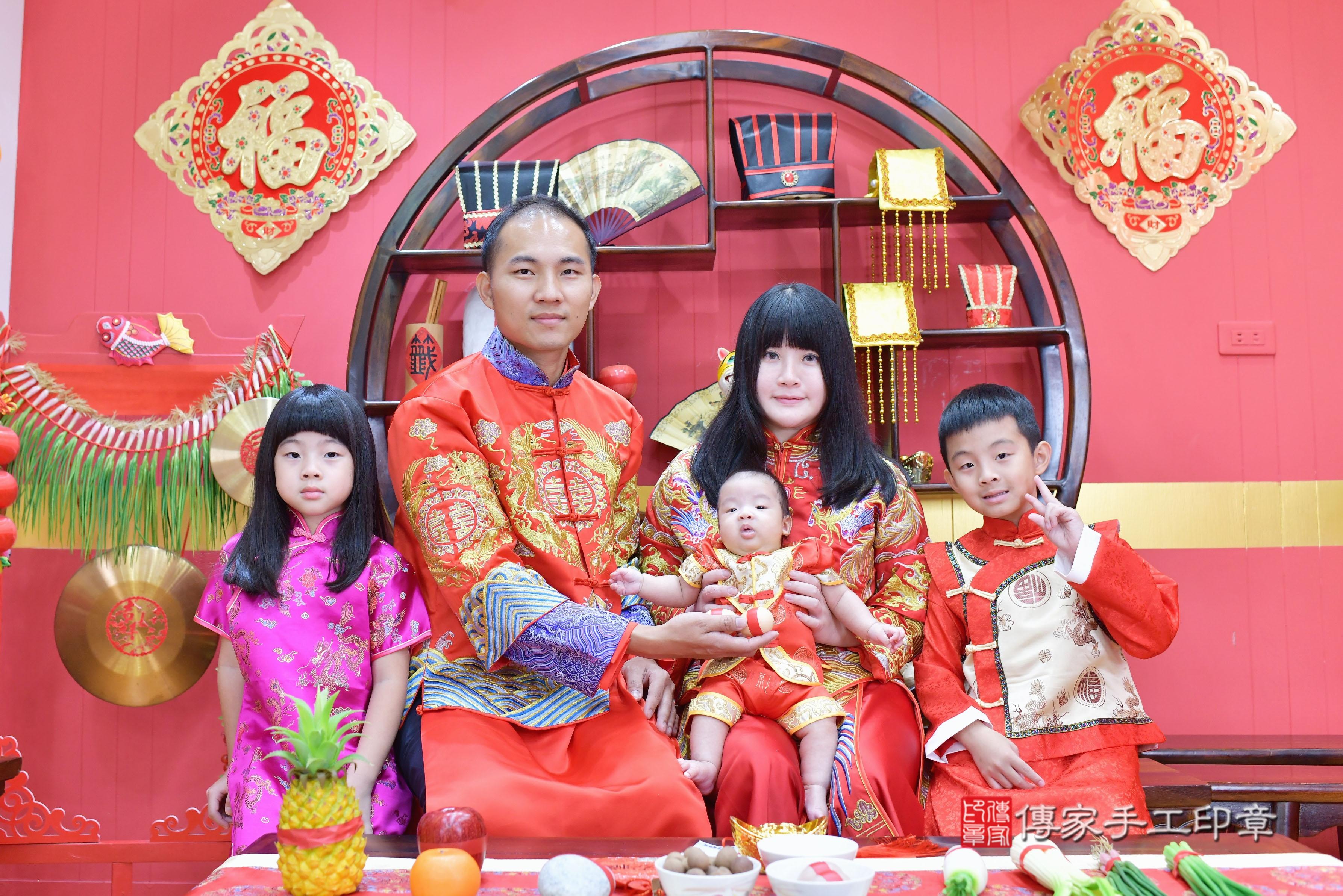 傳家手工印章桃園店、剃頭、中國風會場、傳家嬰兒古禮、吉祥話、抓周道具物品24種、拍照。抓周證書。寶寶抓周、滿周歲、生日快樂、祝福 傳家手工印章桃園店、剃頭、中國風會場、傳家嬰兒古禮、吉祥話、抓周道具物品24種、拍照。抓周證書。寶寶抓周、滿周歲、生日快樂、祝福