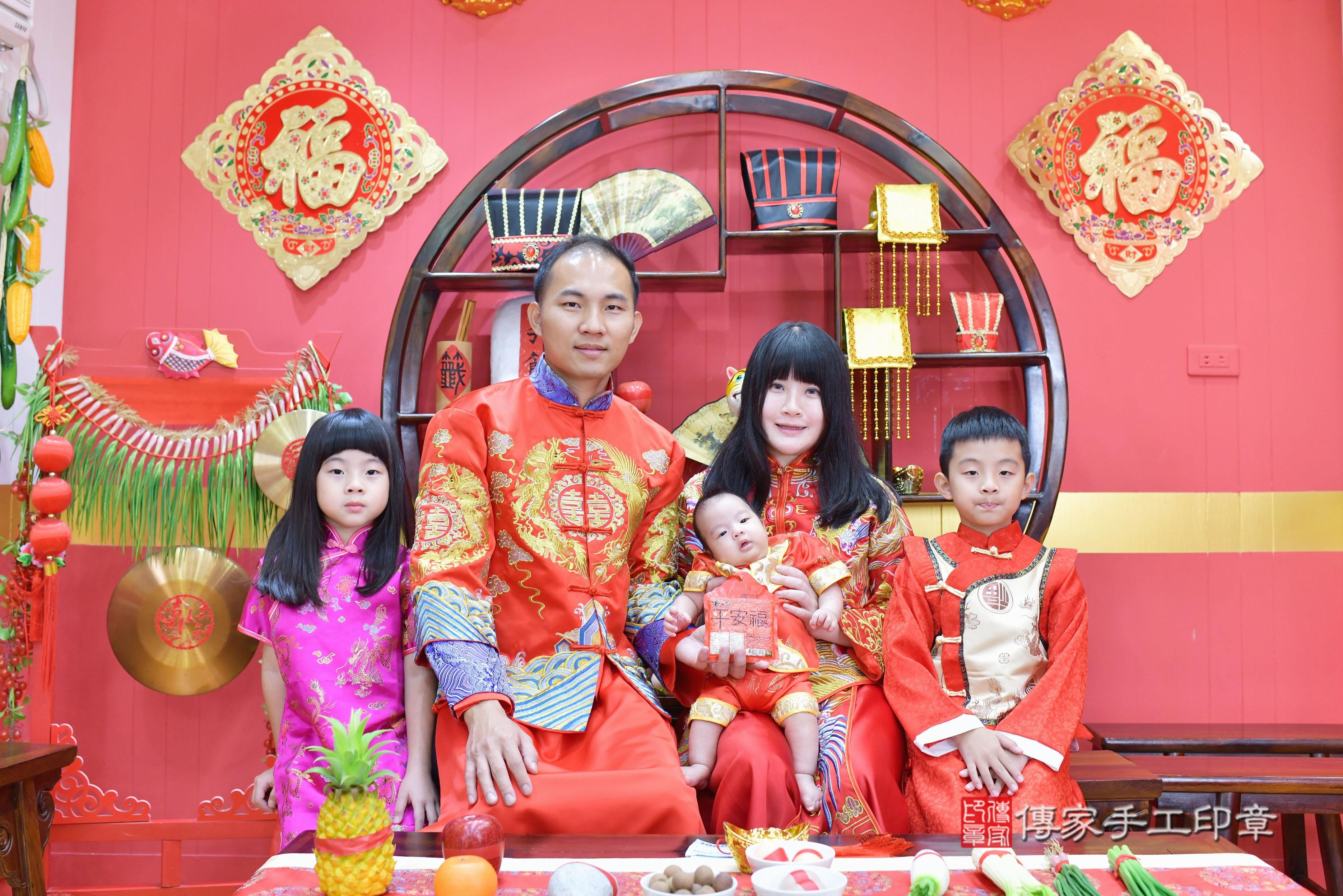 傳家手工印章桃園店、剃頭、中國風會場、傳家嬰兒古禮、吉祥話、抓周道具物品24種、拍照。抓周證書。寶寶抓周、滿周歲、生日快樂、祝福 傳家手工印章桃園店、剃頭、中國風會場、傳家嬰兒古禮、吉祥話、抓周道具物品24種、拍照。抓周證書。寶寶抓周、滿周歲、生日快樂、祝福