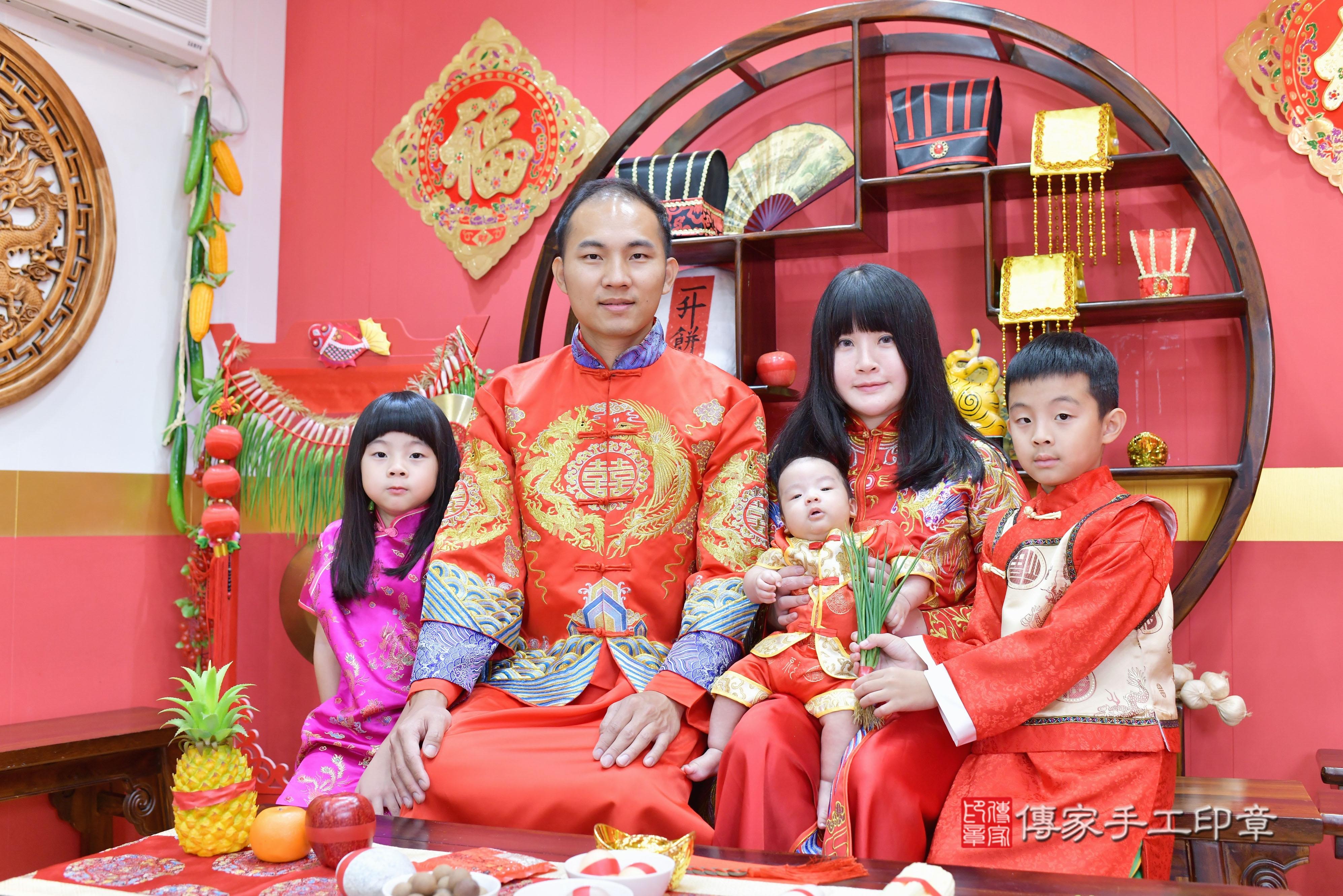 傳家手工印章桃園店、剃頭、中國風會場、傳家嬰兒古禮、吉祥話、抓周道具物品24種、拍照。抓周證書。寶寶抓周、滿周歲、生日快樂、祝福 傳家手工印章桃園店、剃頭、中國風會場、傳家嬰兒古禮、吉祥話、抓周道具物品24種、拍照。抓周證書。寶寶抓周、滿周歲、生日快樂、祝福