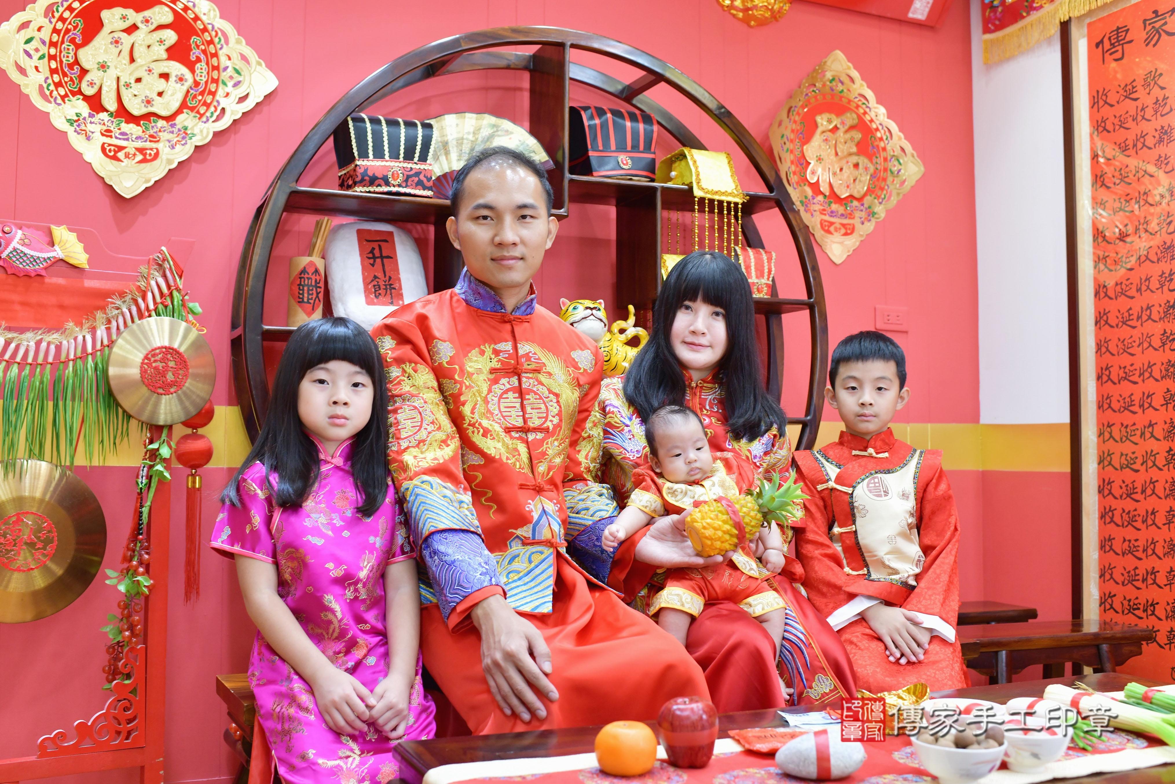 傳家手工印章桃園店、剃頭、中國風會場、傳家嬰兒古禮、吉祥話、抓周道具物品24種、拍照。抓周證書。寶寶抓周、滿周歲、生日快樂、祝福 傳家手工印章桃園店、剃頭、中國風會場、傳家嬰兒古禮、吉祥話、抓周道具物品24種、拍照。抓周證書。寶寶抓周、滿周歲、生日快樂、祝福