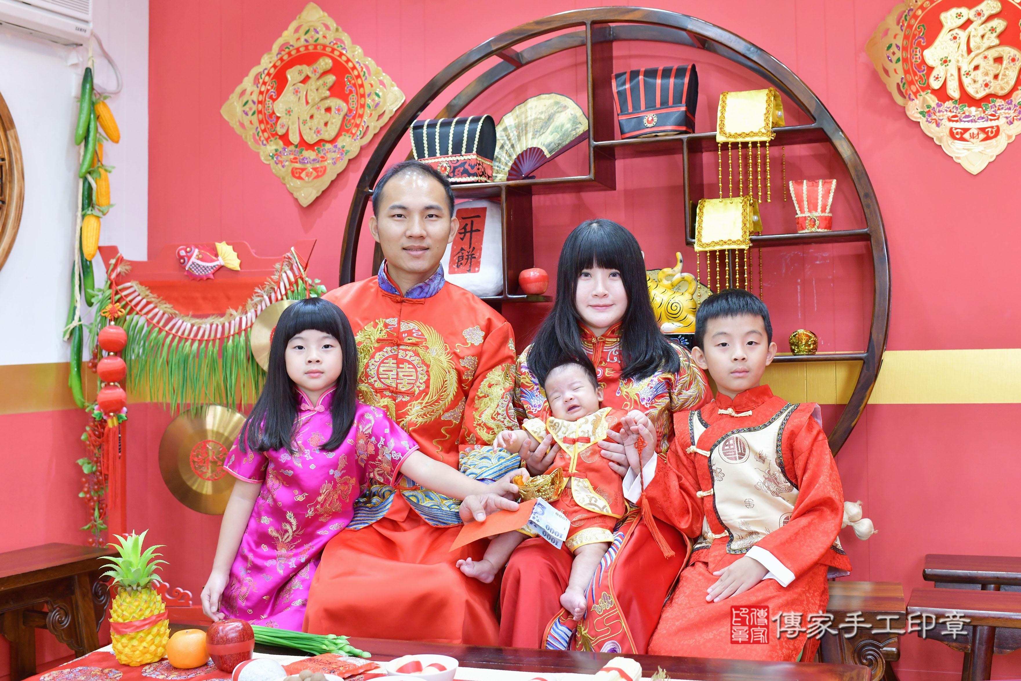傳家手工印章桃園店、剃頭、中國風會場、傳家嬰兒古禮、吉祥話、抓周道具物品24種、拍照。抓周證書。寶寶抓周、滿周歲、生日快樂、祝福 傳家手工印章桃園店、剃頭、中國風會場、傳家嬰兒古禮、吉祥話、抓周道具物品24種、拍照。抓周證書。寶寶抓周、滿周歲、生日快樂、祝福