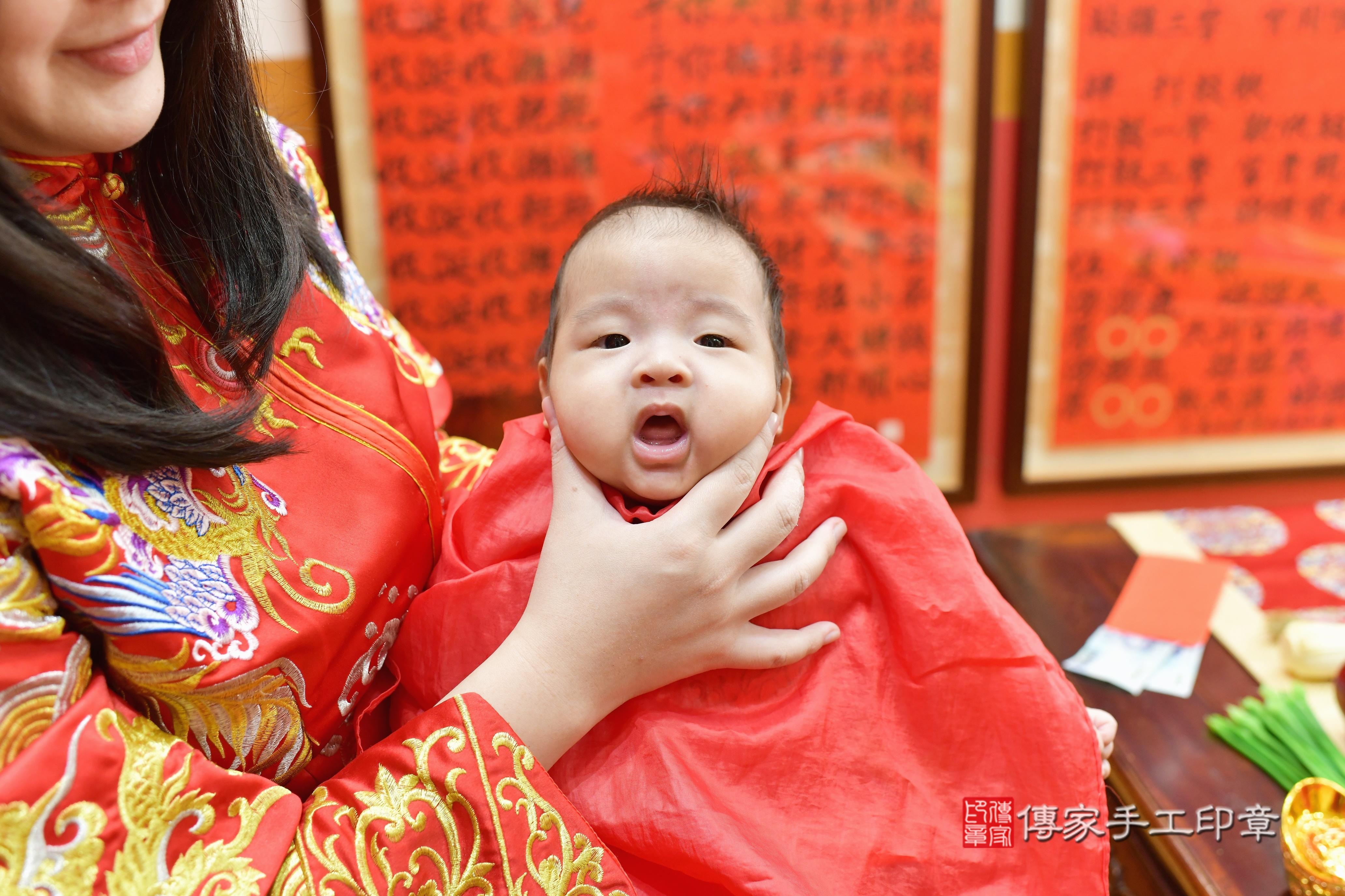 傳家手工印章桃園店、剃頭、中國風會場、傳家嬰兒古禮、吉祥話、抓周道具物品24種、拍照。抓周證書。寶寶抓周、滿周歲、生日快樂、祝福 傳家手工印章桃園店、剃頭、中國風會場、傳家嬰兒古禮、吉祥話、抓周道具物品24種、拍照。抓周證書。寶寶抓周、滿周歲、生日快樂、祝福