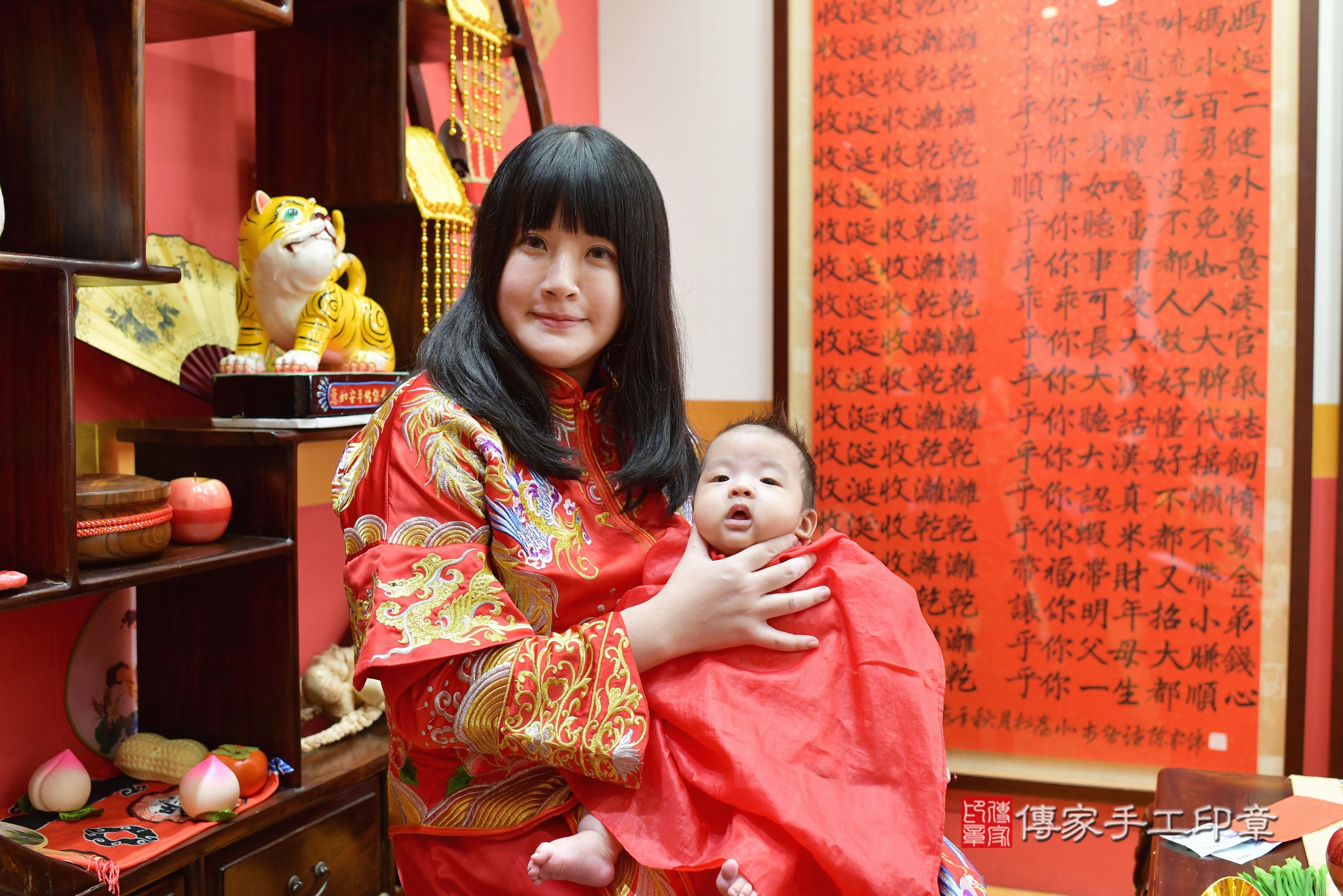 傳家手工印章桃園店、剃頭、中國風會場、傳家嬰兒古禮、吉祥話、抓周道具物品24種、拍照。抓周證書。寶寶抓周、滿周歲、生日快樂、祝福 傳家手工印章桃園店、剃頭、中國風會場、傳家嬰兒古禮、吉祥話、抓周道具物品24種、拍照。抓周證書。寶寶抓周、滿周歲、生日快樂、祝福