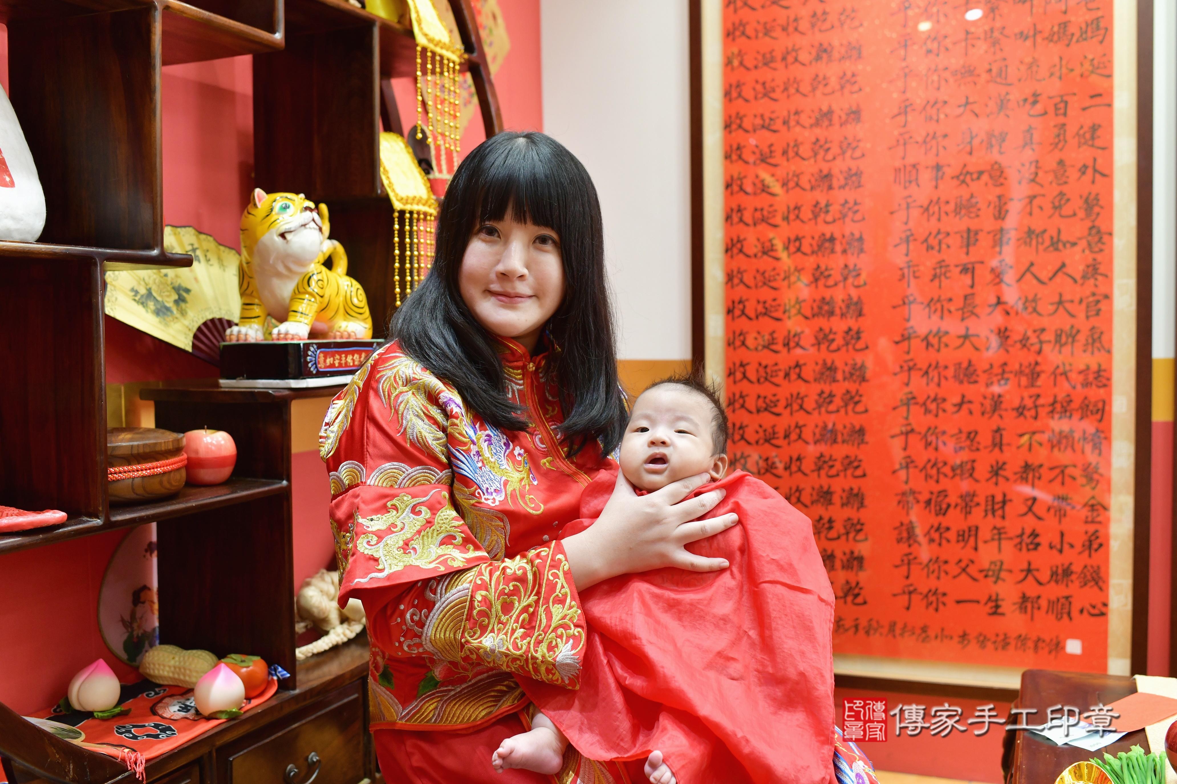 傳家手工印章桃園店、剃頭、中國風會場、傳家嬰兒古禮、吉祥話、抓周道具物品24種、拍照。抓周證書。寶寶抓周、滿周歲、生日快樂、祝福 傳家手工印章桃園店、剃頭、中國風會場、傳家嬰兒古禮、吉祥話、抓周道具物品24種、拍照。抓周證書。寶寶抓周、滿周歲、生日快樂、祝福