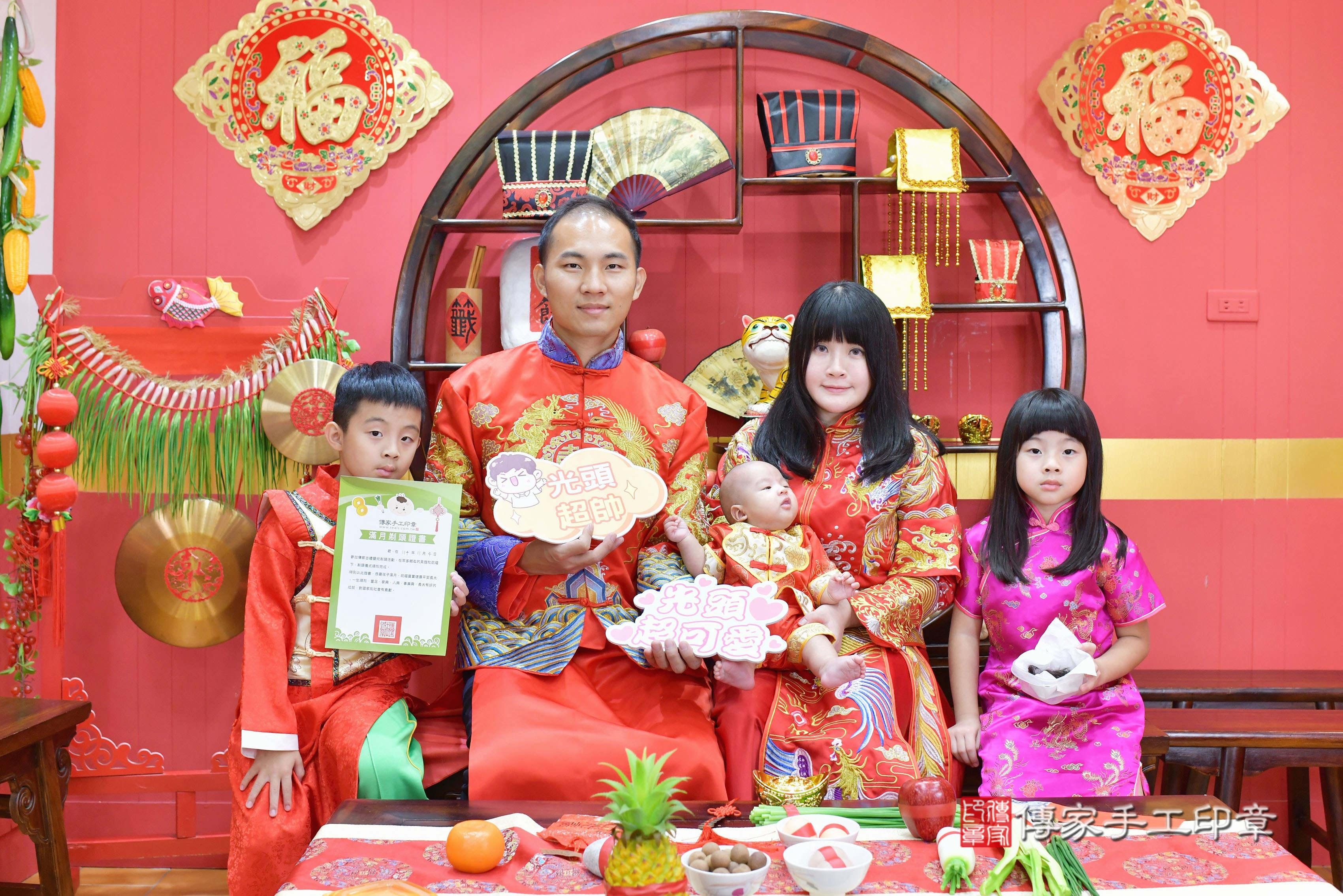 傳家手工印章桃園店、剃頭、中國風會場、傳家嬰兒古禮、吉祥話、抓周道具物品24種、拍照。抓周證書。寶寶抓周、滿周歲、生日快樂、祝福 傳家手工印章桃園店、剃頭、中國風會場、傳家嬰兒古禮、吉祥話、抓周道具物品24種、拍照。抓周證書。寶寶抓周、滿周歲、生日快樂、祝福