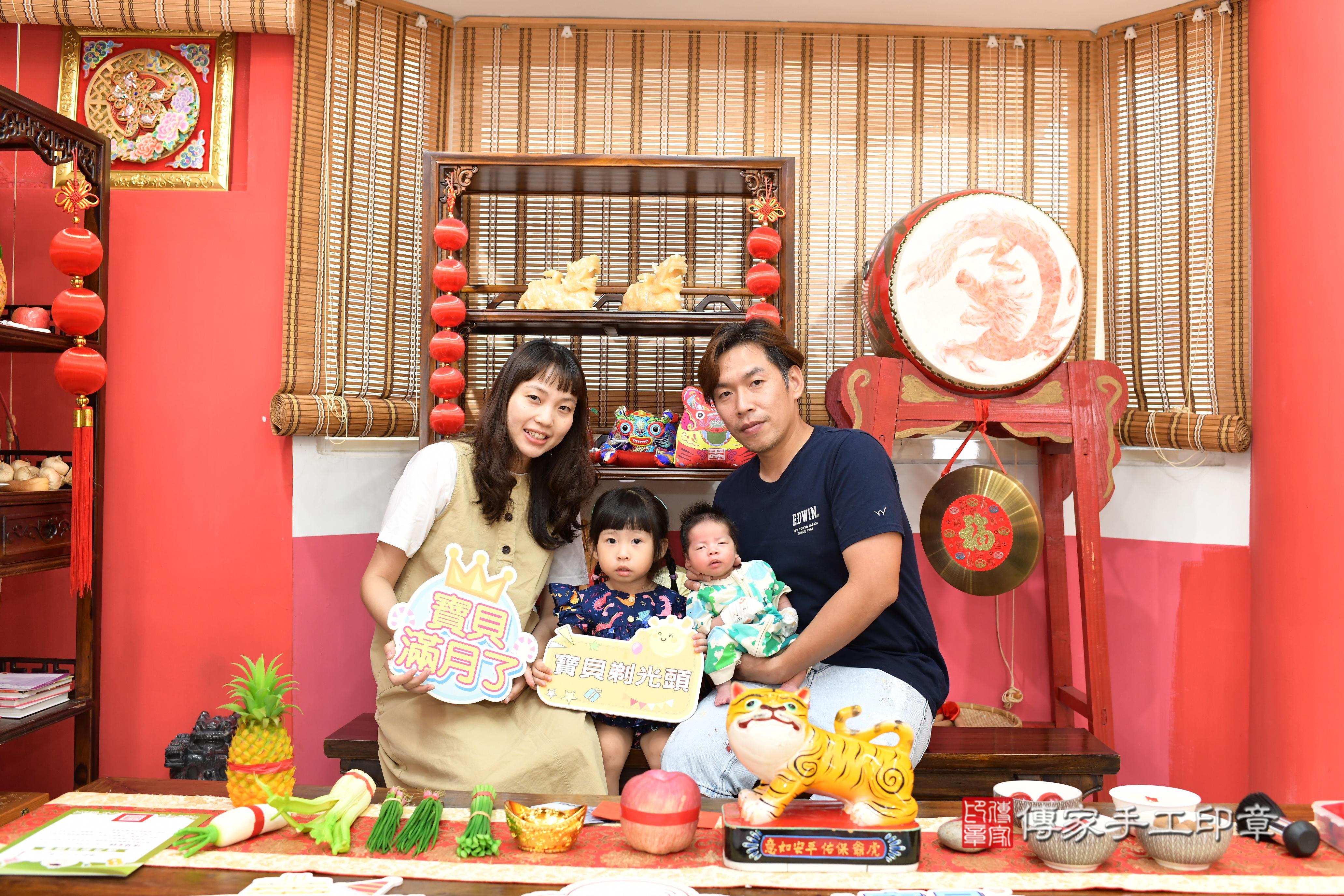 傳家手工印章高雄店、抓周、度脺、中國風會場、傳家嬰兒古禮、吉祥話、抓周道具物品24種、拍照。抓周證書。寶寶抓周、滿周歲、生日快樂、祝福 傳家手工印章高雄店、抓周、度脺、中國風會場、傳家嬰兒古禮、吉祥話、抓周道具物品24種、拍照。抓周證書。寶寶抓周、滿周歲、生日快樂、祝福