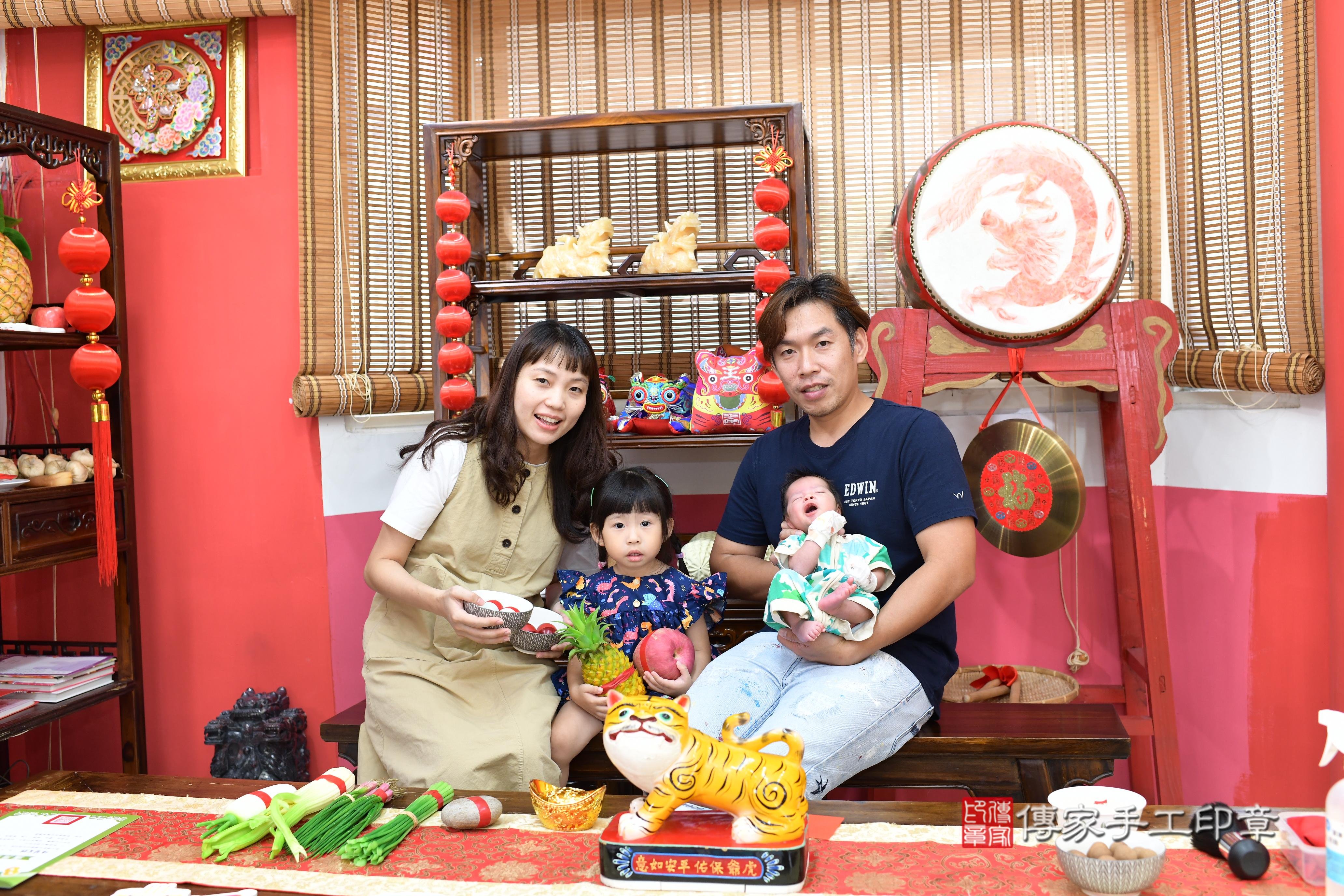 傳家手工印章高雄店、抓周、度脺、中國風會場、傳家嬰兒古禮、吉祥話、抓周道具物品24種、拍照。抓周證書。寶寶抓周、滿周歲、生日快樂、祝福 傳家手工印章高雄店、抓周、度脺、中國風會場、傳家嬰兒古禮、吉祥話、抓周道具物品24種、拍照。抓周證書。寶寶抓周、滿周歲、生日快樂、祝福