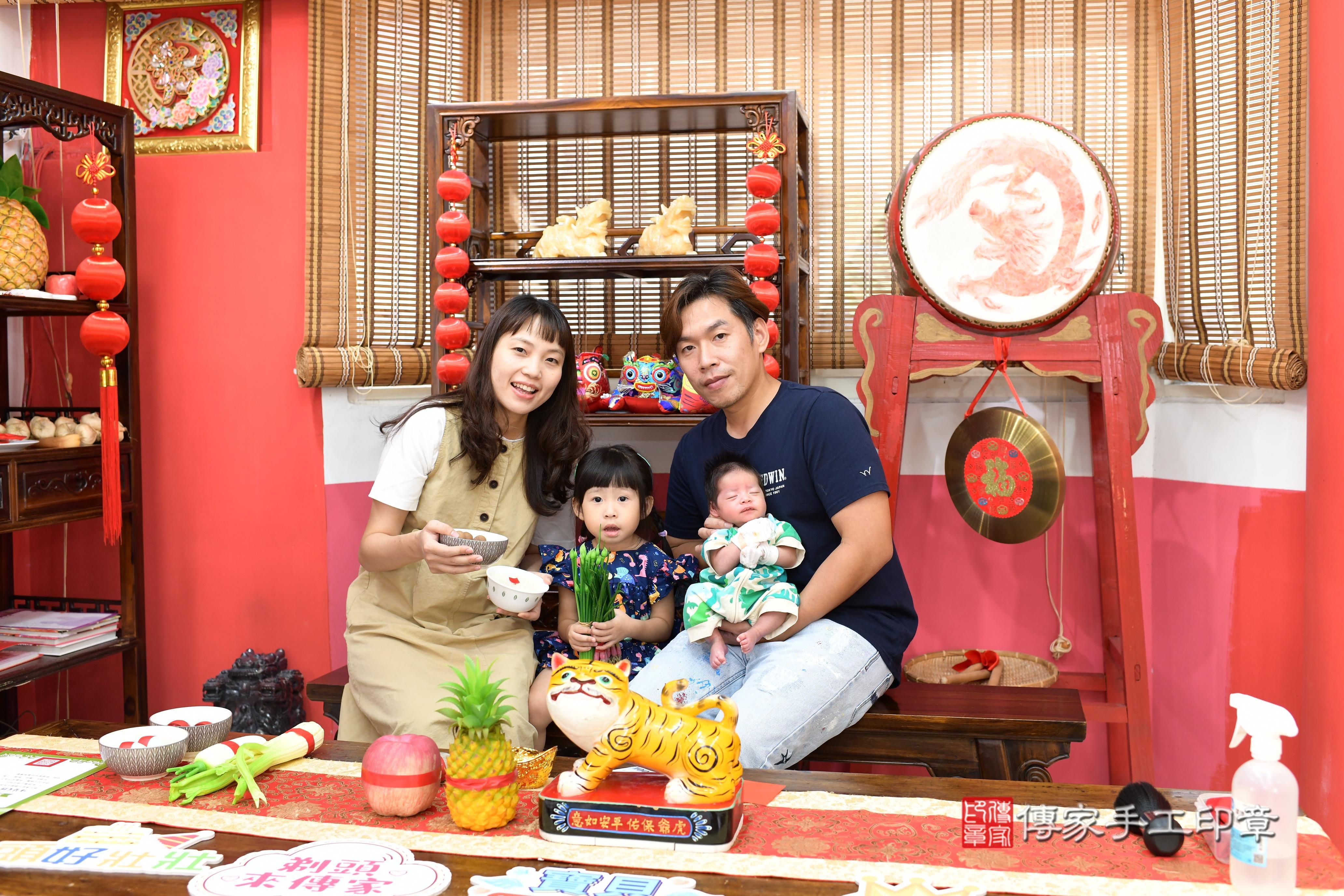 傳家手工印章高雄店、抓周、度脺、中國風會場、傳家嬰兒古禮、吉祥話、抓周道具物品24種、拍照。抓周證書。寶寶抓周、滿周歲、生日快樂、祝福 傳家手工印章高雄店、抓周、度脺、中國風會場、傳家嬰兒古禮、吉祥話、抓周道具物品24種、拍照。抓周證書。寶寶抓周、滿周歲、生日快樂、祝福