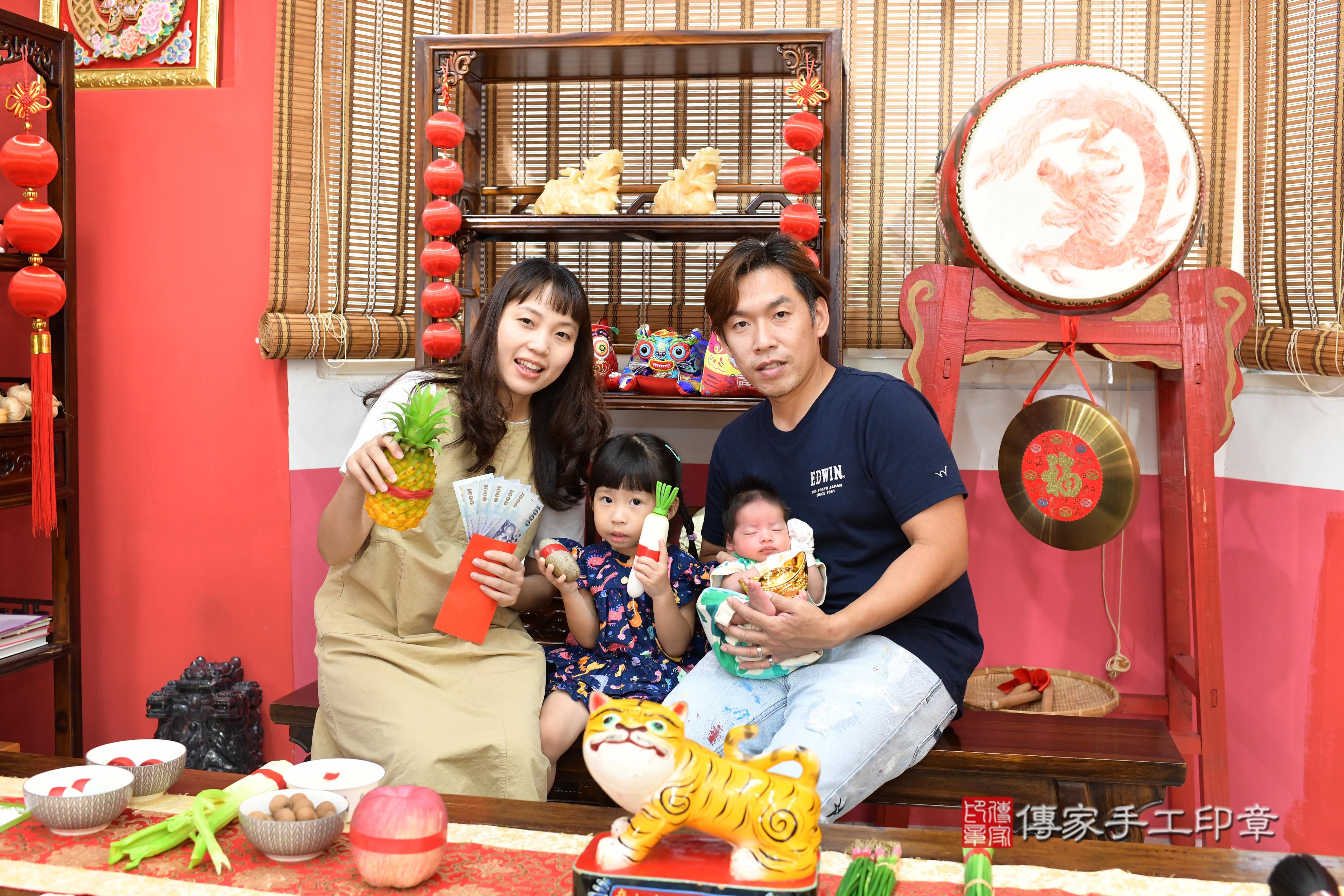 傳家手工印章高雄店、抓周、度脺、中國風會場、傳家嬰兒古禮、吉祥話、抓周道具物品24種、拍照。抓周證書。寶寶抓周、滿周歲、生日快樂、祝福 傳家手工印章高雄店、抓周、度脺、中國風會場、傳家嬰兒古禮、吉祥話、抓周道具物品24種、拍照。抓周證書。寶寶抓周、滿周歲、生日快樂、祝福