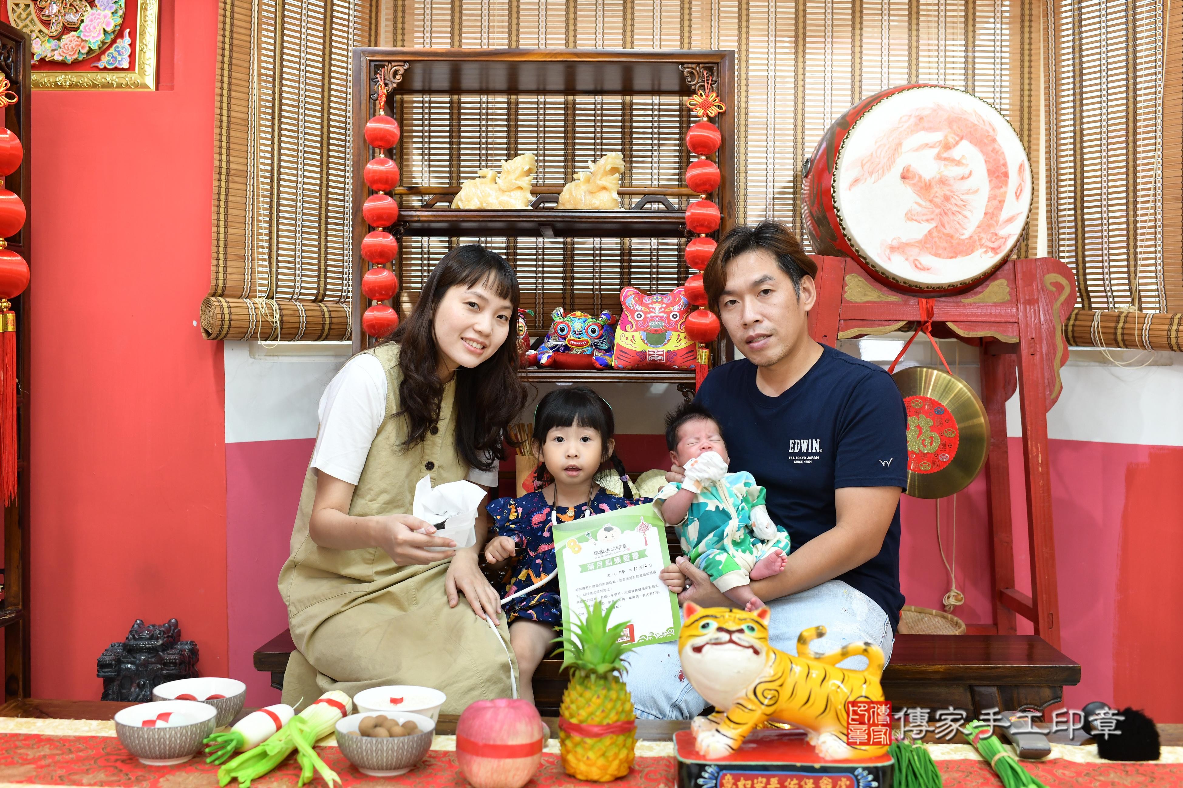 傳家手工印章高雄店、抓周、度脺、中國風會場、傳家嬰兒古禮、吉祥話、抓周道具物品24種、拍照。抓周證書。寶寶抓周、滿周歲、生日快樂、祝福 傳家手工印章高雄店、抓周、度脺、中國風會場、傳家嬰兒古禮、吉祥話、抓周道具物品24種、拍照。抓周證書。寶寶抓周、滿周歲、生日快樂、祝福