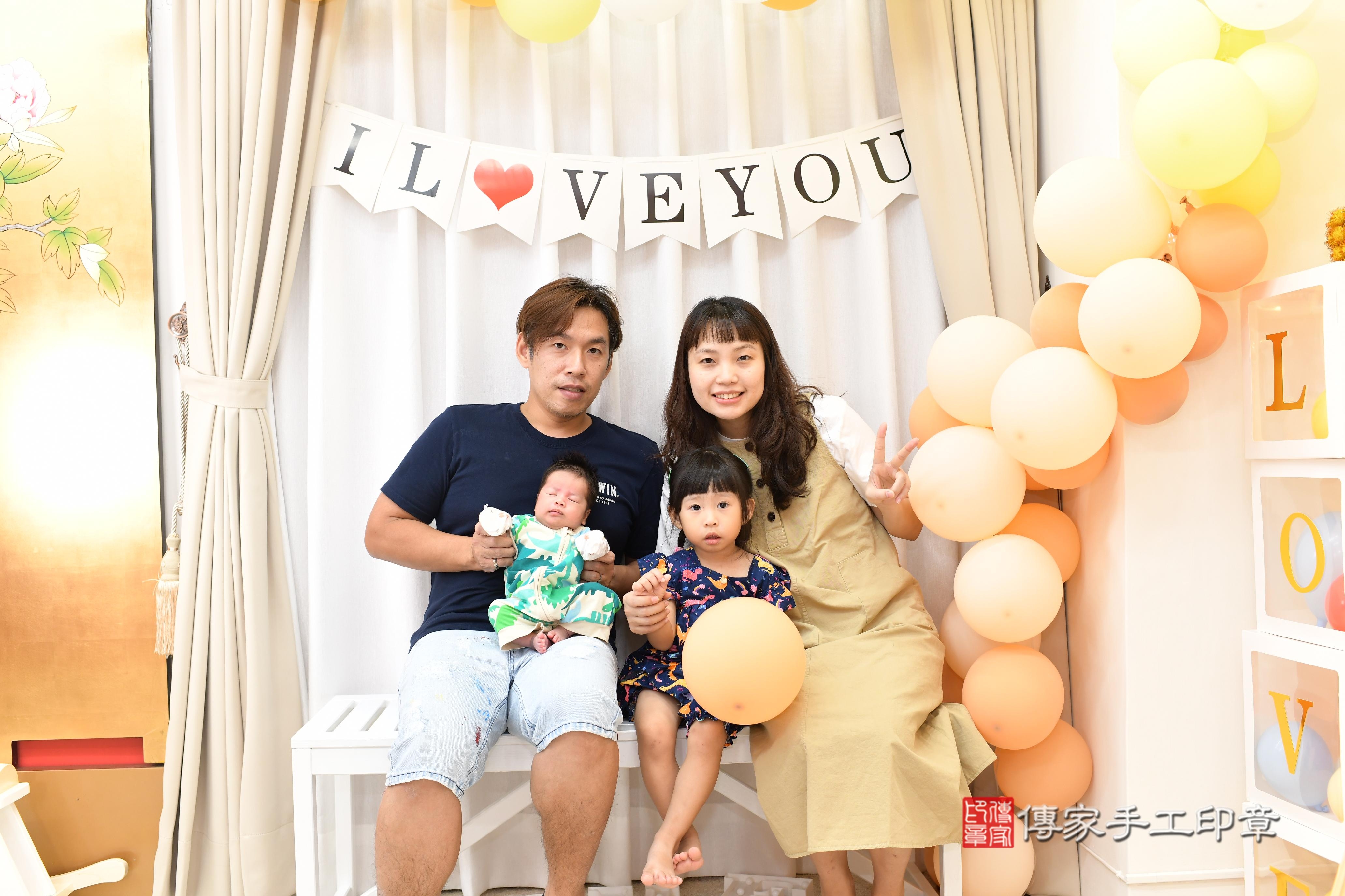 傳家手工印章高雄店、抓周、度脺、中國風會場、傳家嬰兒古禮、吉祥話、抓周道具物品24種、拍照。抓周證書。寶寶抓周、滿周歲、生日快樂、祝福 傳家手工印章高雄店、抓周、度脺、中國風會場、傳家嬰兒古禮、吉祥話、抓周道具物品24種、拍照。抓周證書。寶寶抓周、滿周歲、生日快樂、祝福