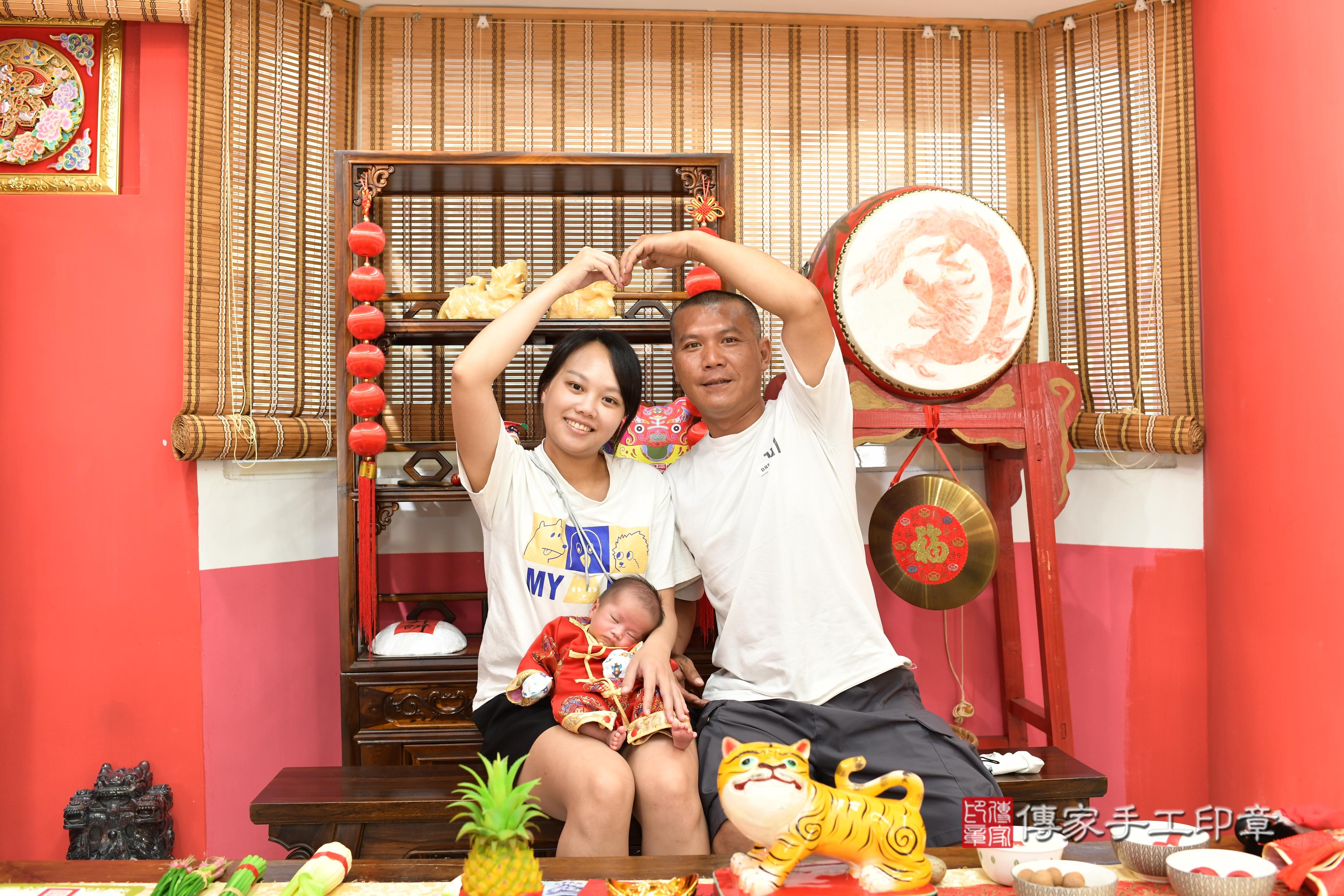 傳家手工印章高雄店、抓周、度脺、中國風會場、傳家嬰兒古禮、吉祥話、抓周道具物品24種、拍照。抓周證書。寶寶抓周、滿周歲、生日快樂、祝福 傳家手工印章高雄店、抓周、度脺、中國風會場、傳家嬰兒古禮、吉祥話、抓周道具物品24種、拍照。抓周證書。寶寶抓周、滿周歲、生日快樂、祝福