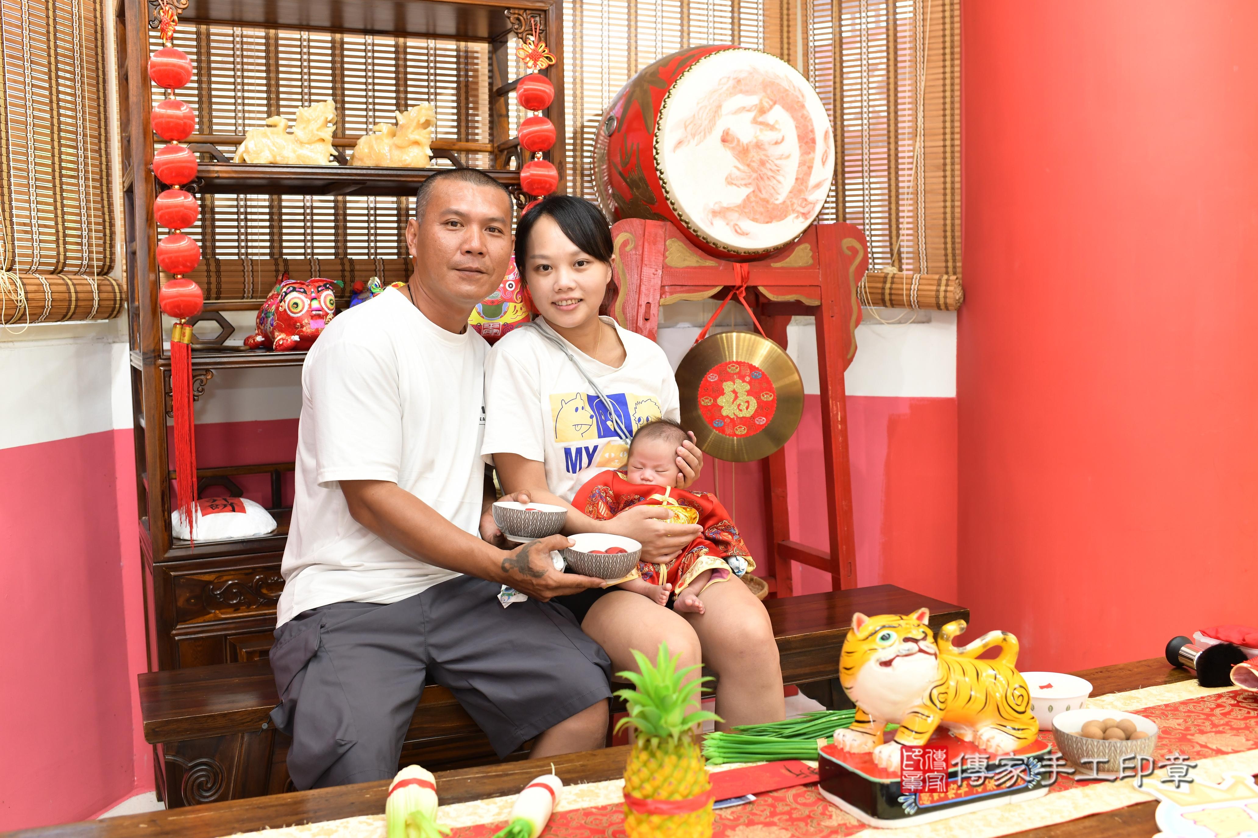 傳家手工印章高雄店、抓周、度脺、中國風會場、傳家嬰兒古禮、吉祥話、抓周道具物品24種、拍照。抓周證書。寶寶抓周、滿周歲、生日快樂、祝福 傳家手工印章高雄店、抓周、度脺、中國風會場、傳家嬰兒古禮、吉祥話、抓周道具物品24種、拍照。抓周證書。寶寶抓周、滿周歲、生日快樂、祝福