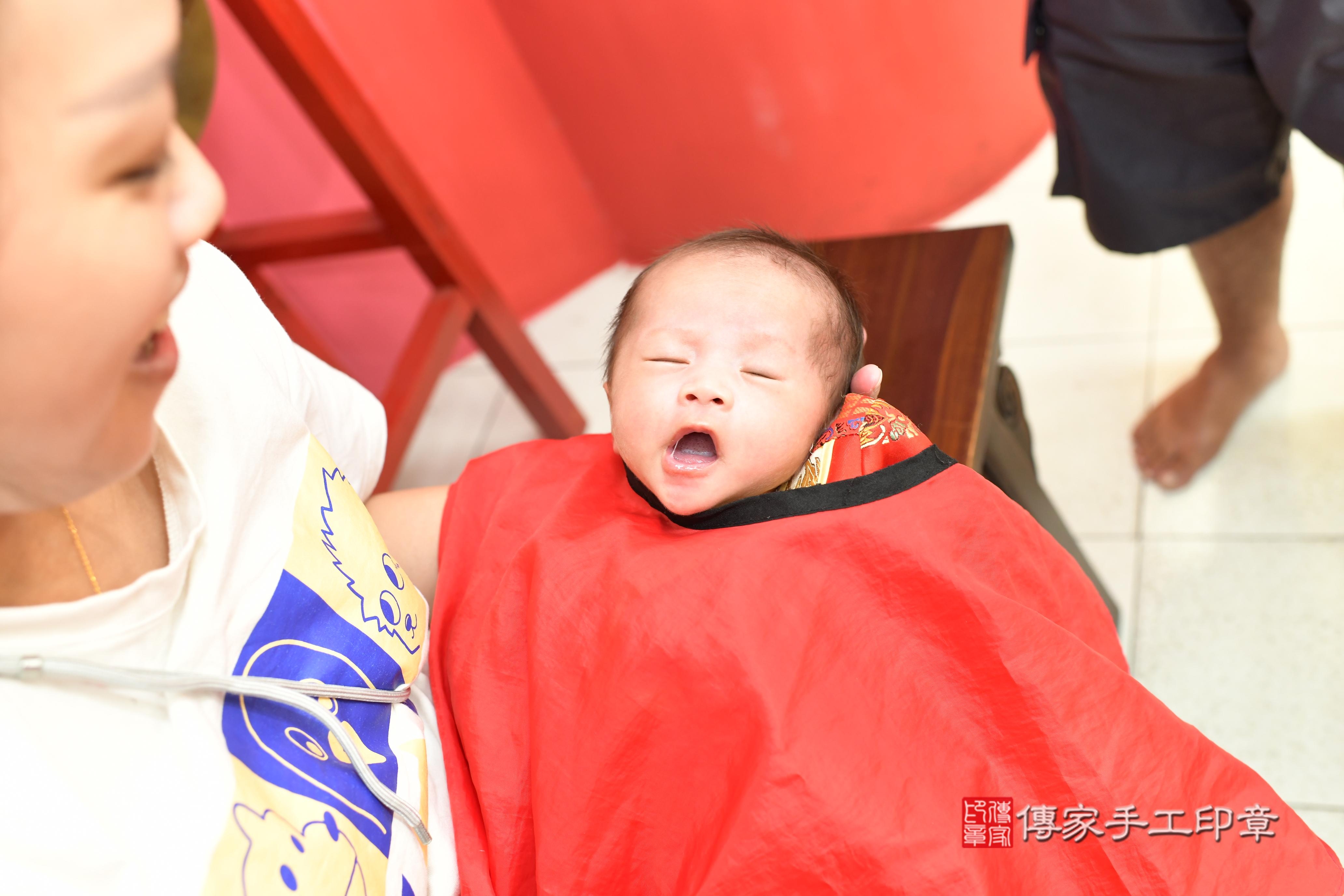 傳家手工印章高雄店、抓周、度脺、中國風會場、傳家嬰兒古禮、吉祥話、抓周道具物品24種、拍照。抓周證書。寶寶抓周、滿周歲、生日快樂、祝福 傳家手工印章高雄店、抓周、度脺、中國風會場、傳家嬰兒古禮、吉祥話、抓周道具物品24種、拍照。抓周證書。寶寶抓周、滿周歲、生日快樂、祝福