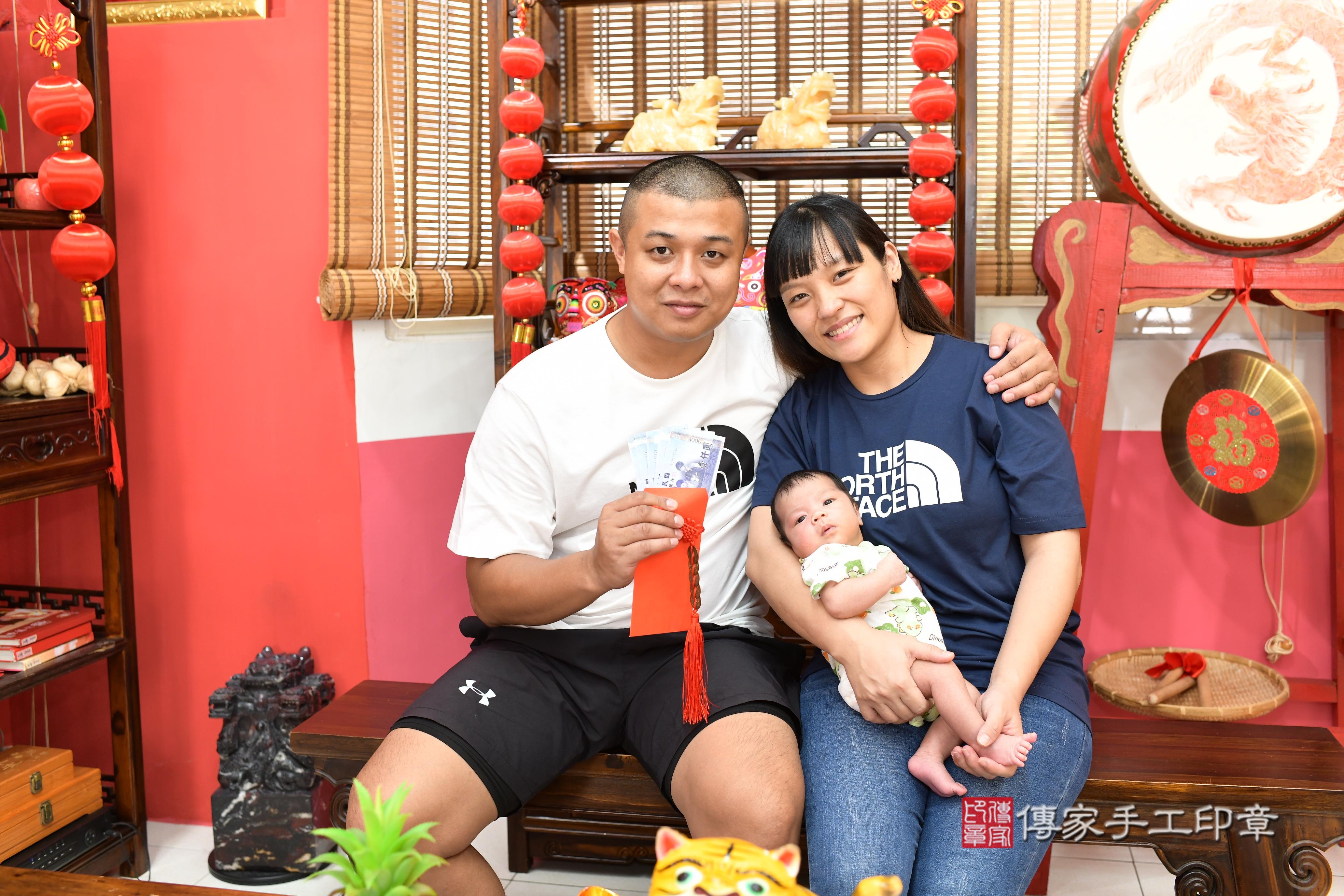 傳家手工印章高雄店、抓周、度脺、中國風會場、傳家嬰兒古禮、吉祥話、抓周道具物品24種、拍照。抓周證書。寶寶抓周、滿周歲、生日快樂、祝福