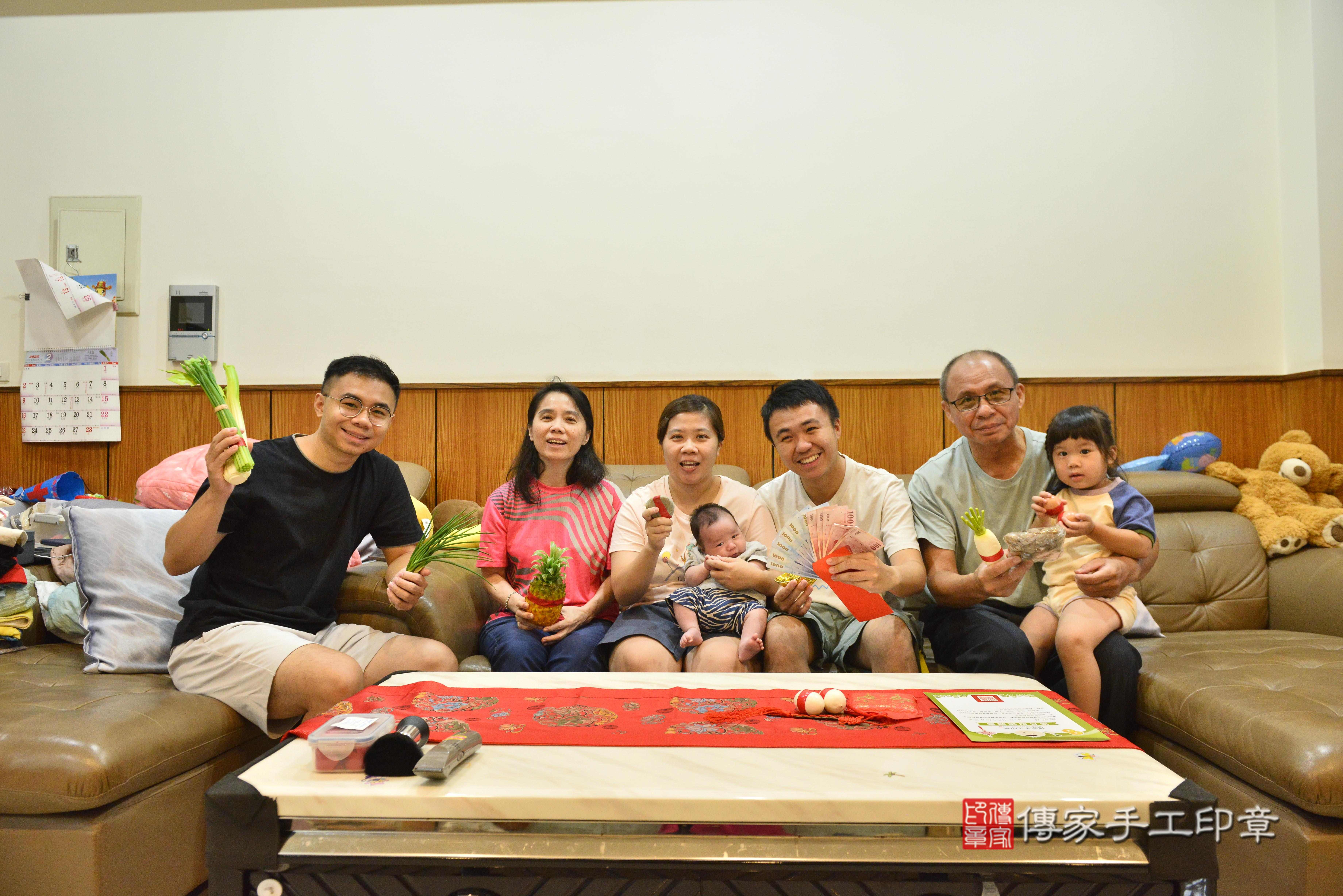 傳家手工印章高雄店、抓周、度脺、中國風會場、傳家嬰兒古禮、吉祥話、抓周道具物品24種、拍照。抓周證書。寶寶抓周、滿周歲、生日快樂、祝福 傳家手工印章高雄店、抓周、度脺、中國風會場、傳家嬰兒古禮、吉祥話、抓周道具物品24種、拍照。抓周證書。寶寶抓周、滿周歲、生日快樂、祝福