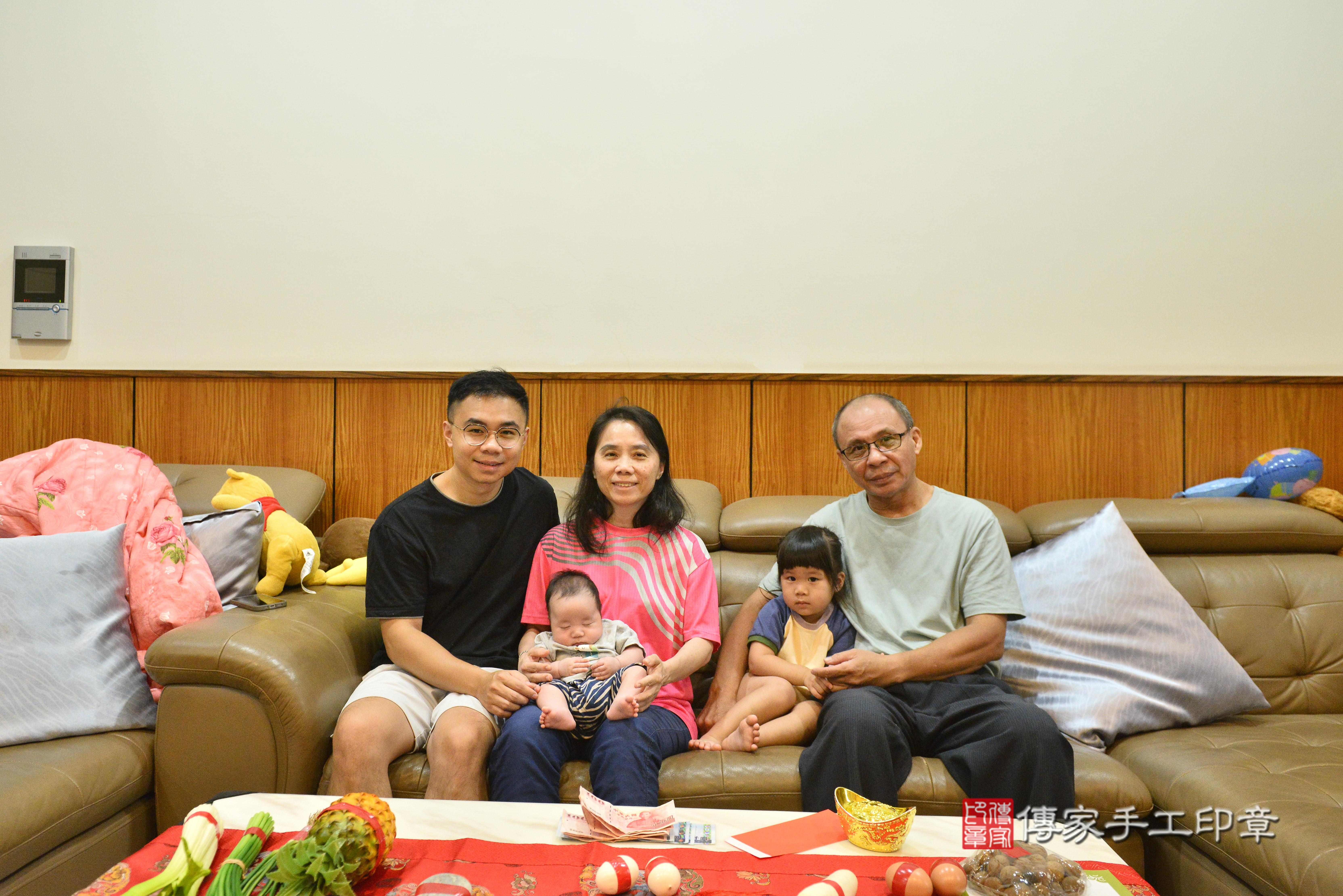 傳家手工印章高雄店、抓周、度脺、中國風會場、傳家嬰兒古禮、吉祥話、抓周道具物品24種、拍照。抓周證書。寶寶抓周、滿周歲、生日快樂、祝福 傳家手工印章高雄店、抓周、度脺、中國風會場、傳家嬰兒古禮、吉祥話、抓周道具物品24種、拍照。抓周證書。寶寶抓周、滿周歲、生日快樂、祝福