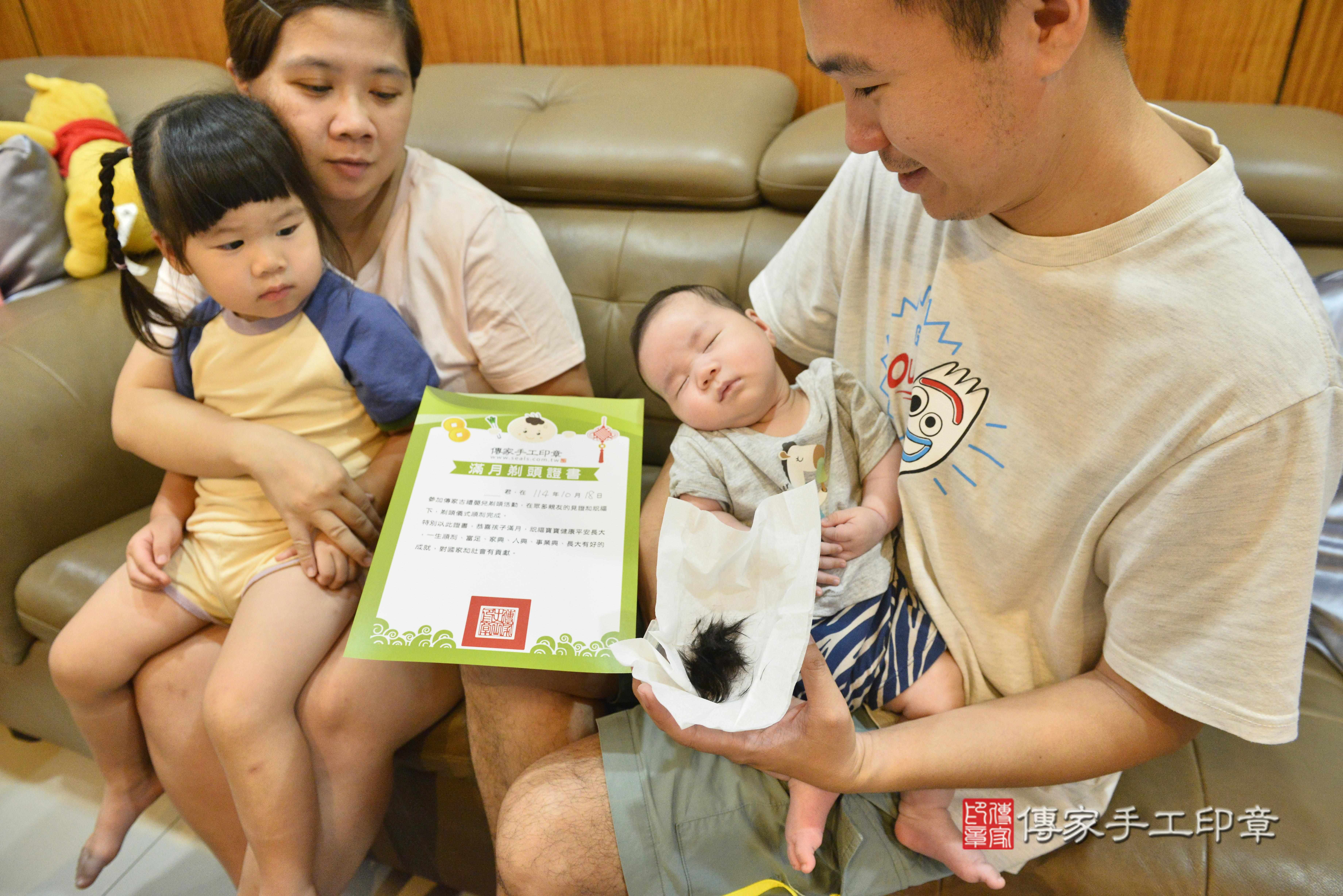 傳家手工印章高雄店、抓周、度脺、中國風會場、傳家嬰兒古禮、吉祥話、抓周道具物品24種、拍照。抓周證書。寶寶抓周、滿周歲、生日快樂、祝福 傳家手工印章高雄店、抓周、度脺、中國風會場、傳家嬰兒古禮、吉祥話、抓周道具物品24種、拍照。抓周證書。寶寶抓周、滿周歲、生日快樂、祝福