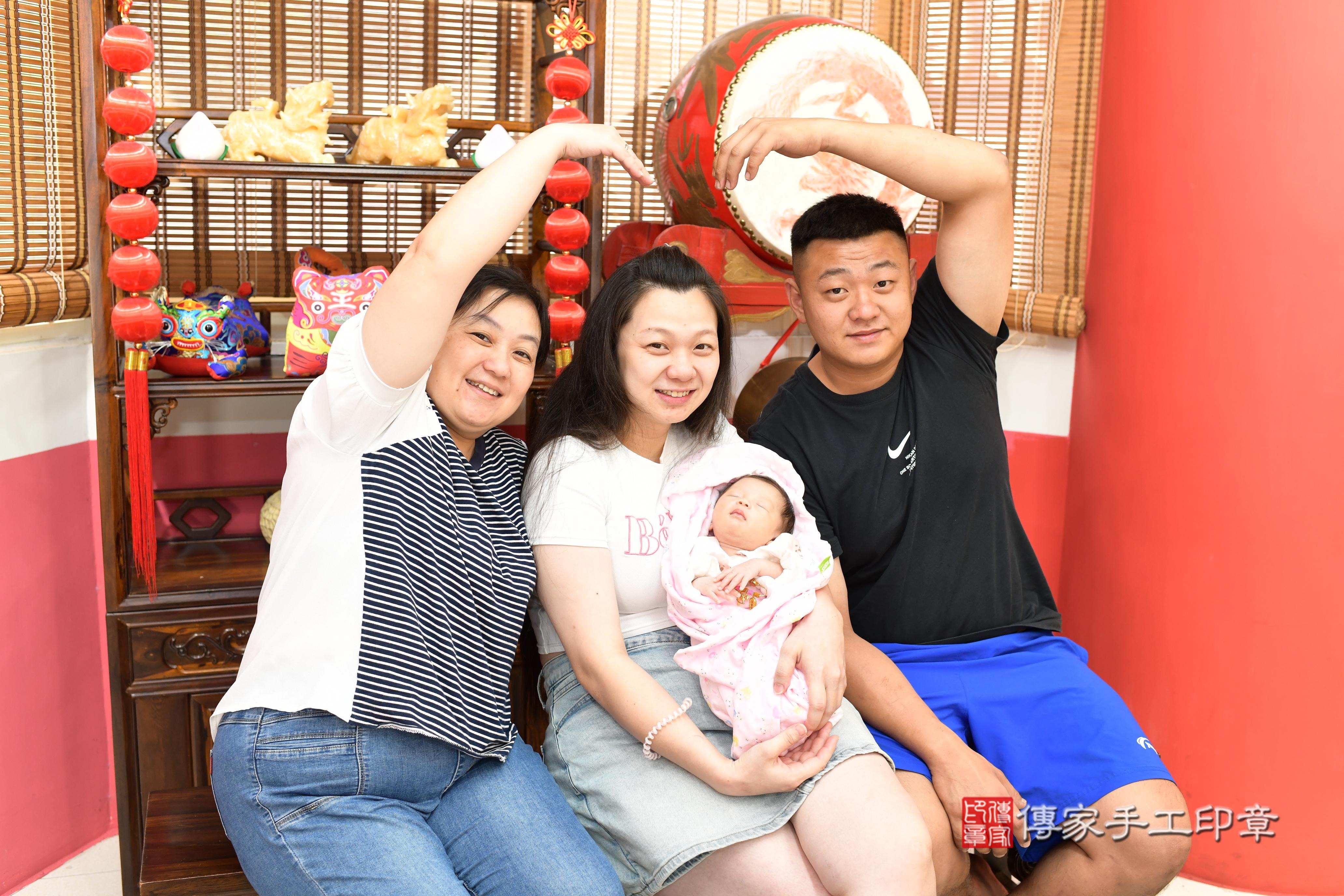 傳家手工印章高雄店、抓周、度脺、中國風會場、傳家嬰兒古禮、吉祥話、抓周道具物品24種、拍照。抓周證書。寶寶抓周、滿周歲、生日快樂、祝福