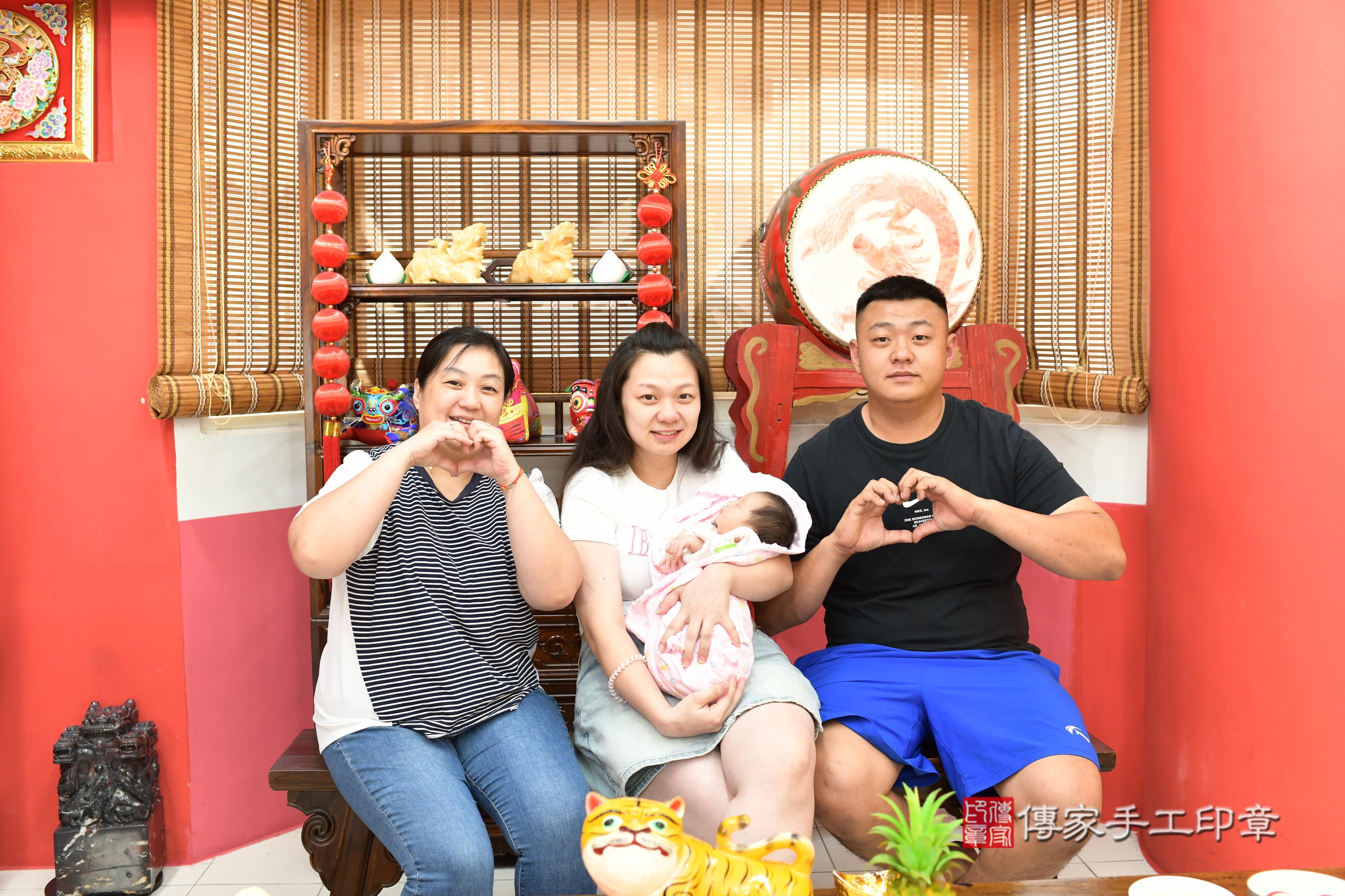 傳家手工印章高雄店、抓周、度脺、中國風會場、傳家嬰兒古禮、吉祥話、抓周道具物品24種、拍照。抓周證書。寶寶抓周、滿周歲、生日快樂、祝福