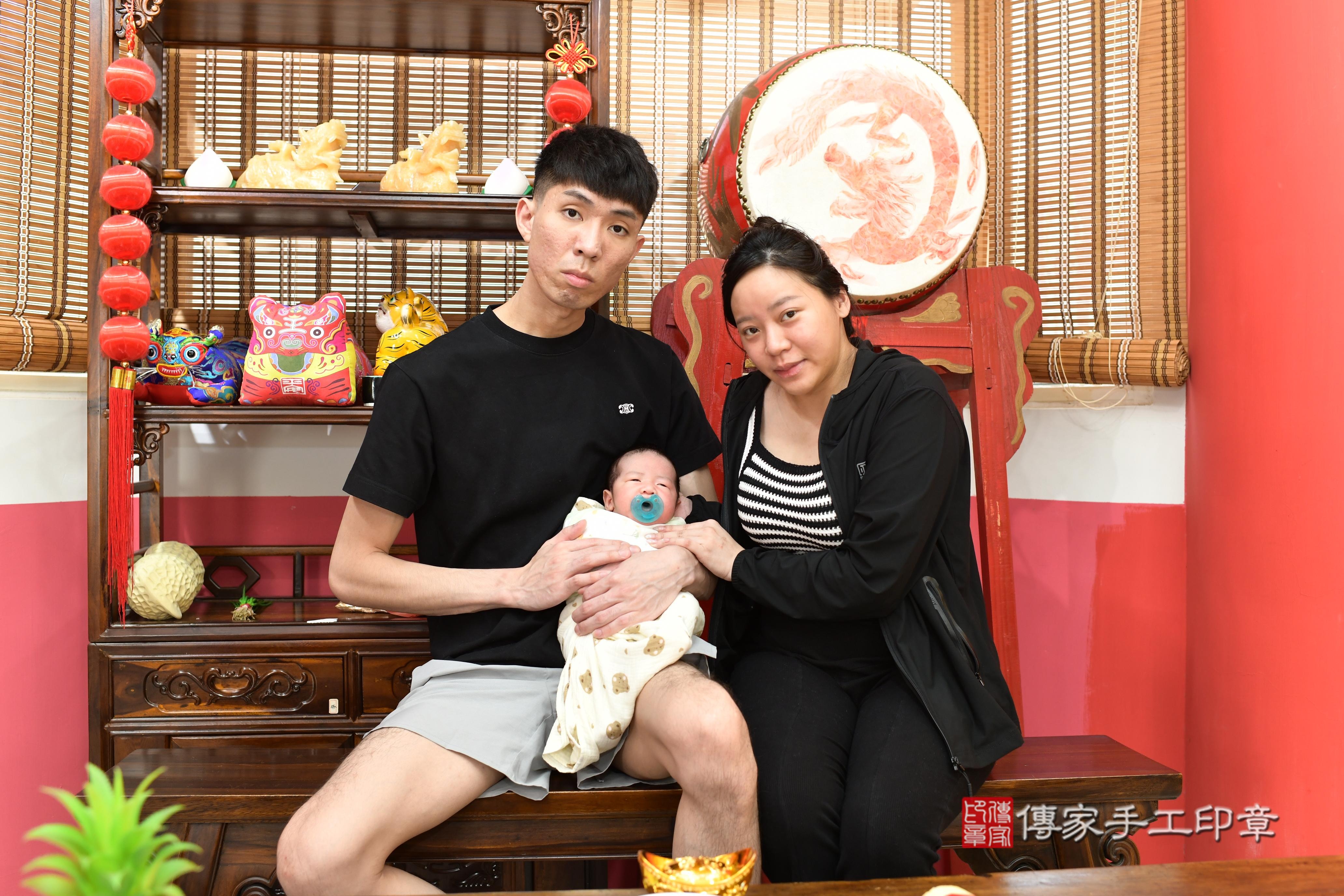 傳家手工印章高雄店、抓周、度脺、中國風會場、傳家嬰兒古禮、吉祥話、抓周道具物品24種、拍照。抓周證書。寶寶抓周、滿周歲、生日快樂、祝福