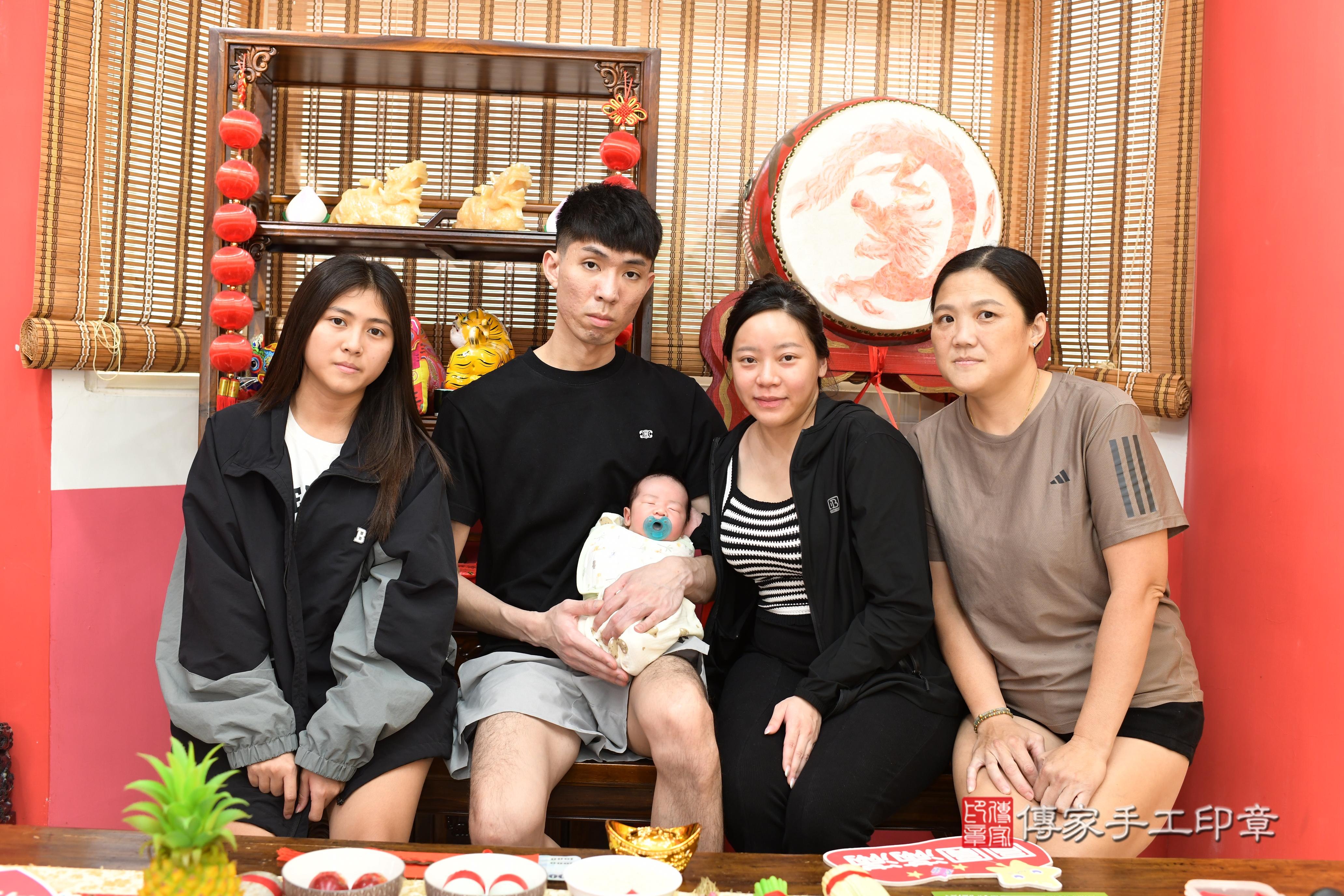 傳家手工印章高雄店、抓周、度脺、中國風會場、傳家嬰兒古禮、吉祥話、抓周道具物品24種、拍照。抓周證書。寶寶抓周、滿周歲、生日快樂、祝福