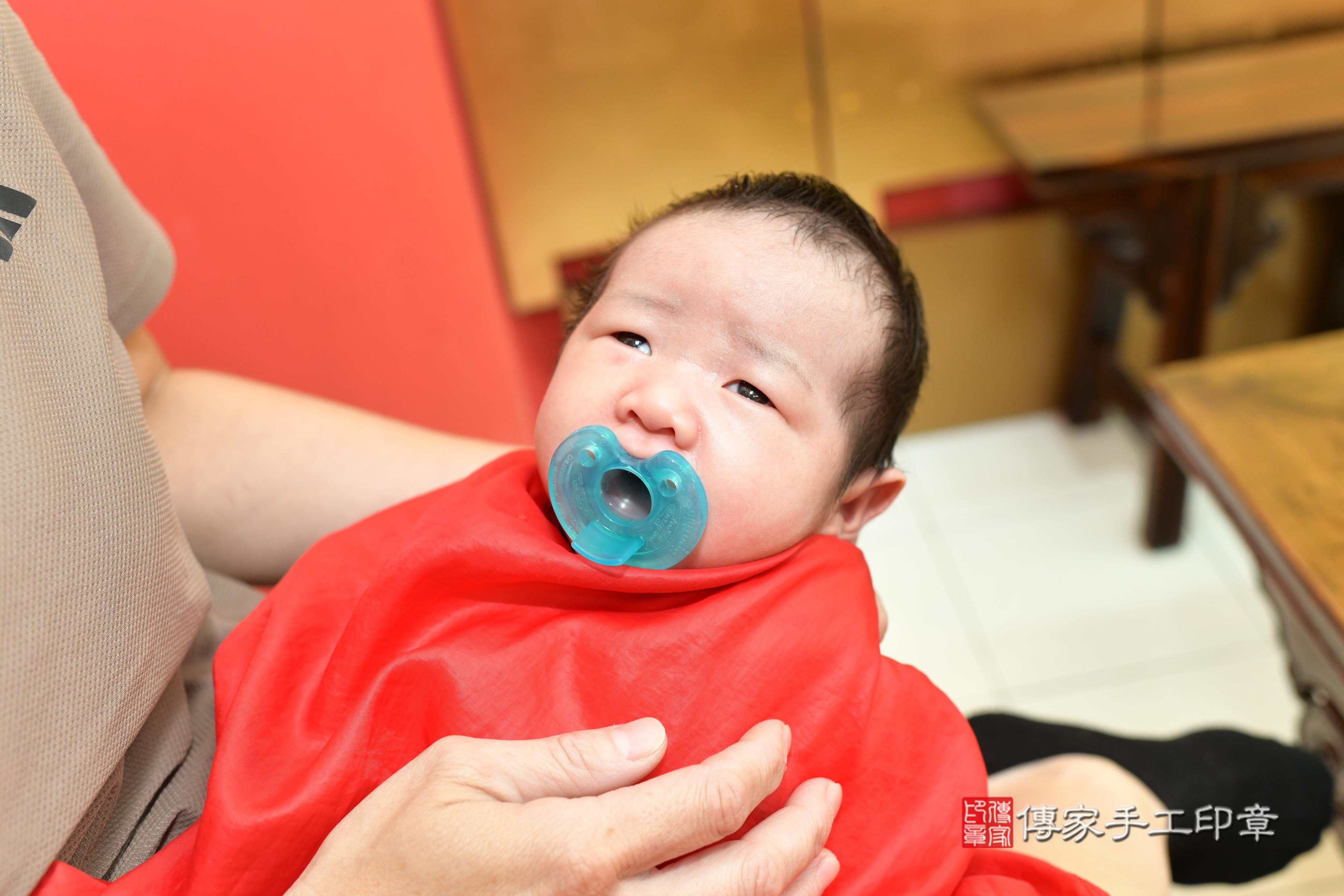 傳家手工印章高雄店、抓周、度脺、中國風會場、傳家嬰兒古禮、吉祥話、抓周道具物品24種、拍照。抓周證書。寶寶抓周、滿周歲、生日快樂、祝福