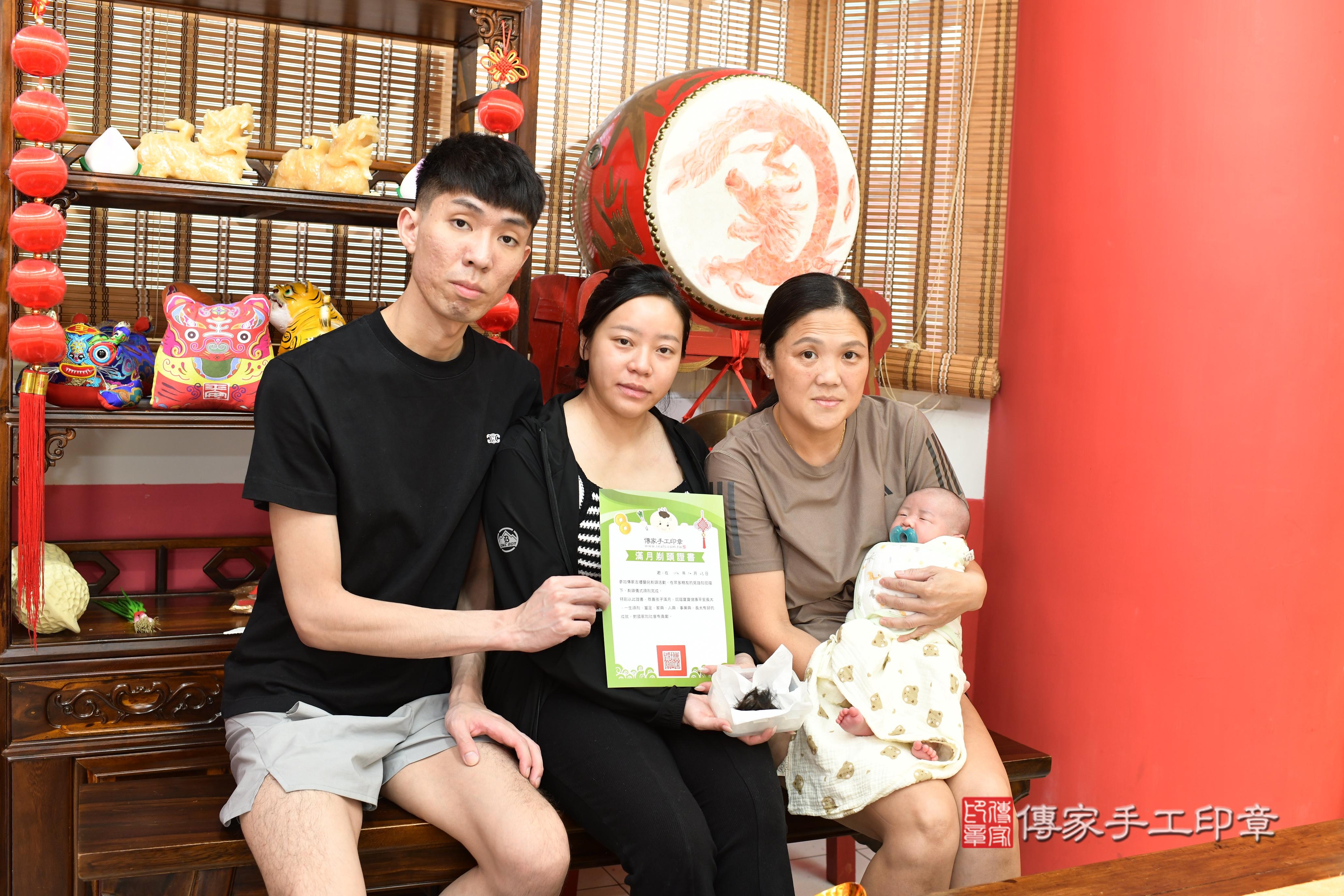 傳家手工印章高雄店、抓周、度脺、中國風會場、傳家嬰兒古禮、吉祥話、抓周道具物品24種、拍照。抓周證書。寶寶抓周、滿周歲、生日快樂、祝福