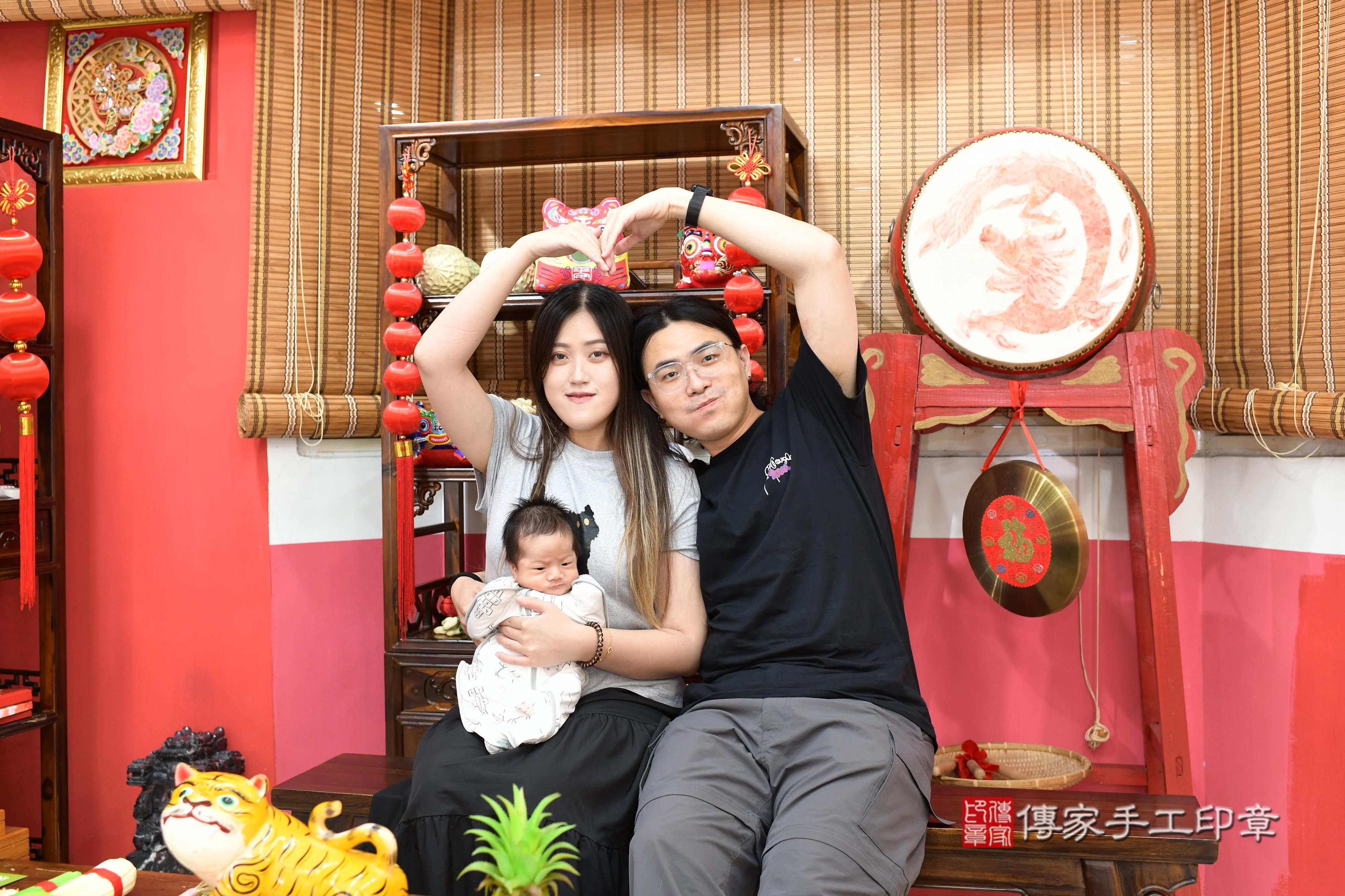 傳家手工印章高雄店、抓周、度脺、中國風會場、傳家嬰兒古禮、吉祥話、抓周道具物品24種、拍照。抓周證書。寶寶抓周、滿周歲、生日快樂、祝福 傳家手工印章高雄店、抓周、度脺、中國風會場、傳家嬰兒古禮、吉祥話、抓周道具物品24種、拍照。抓周證書。寶寶抓周、滿周歲、生日快樂、祝福